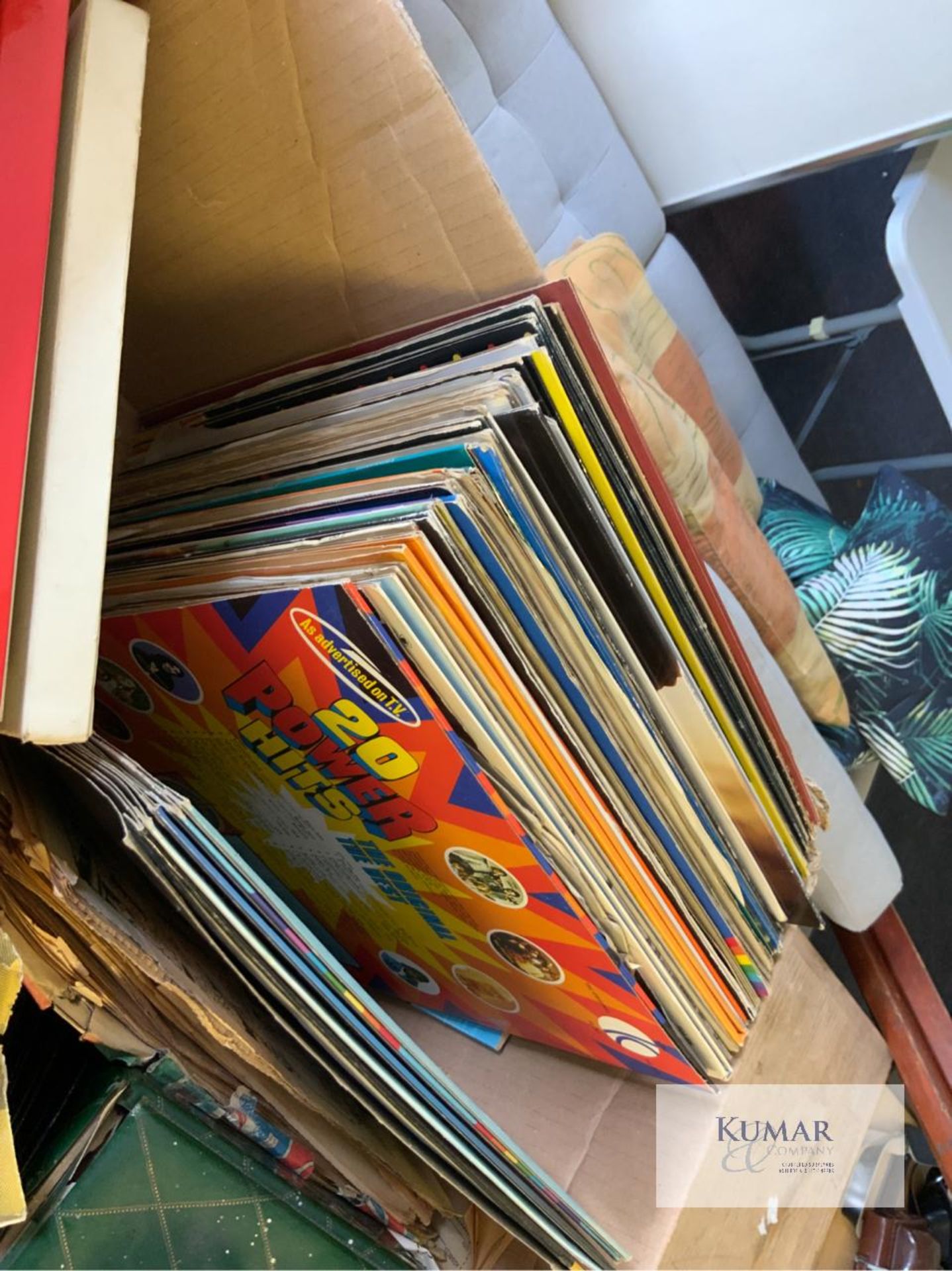 Large Collection of Vintage And Aged Vinyl Records, Books, Literature As Shown - Bild 14 aus 18