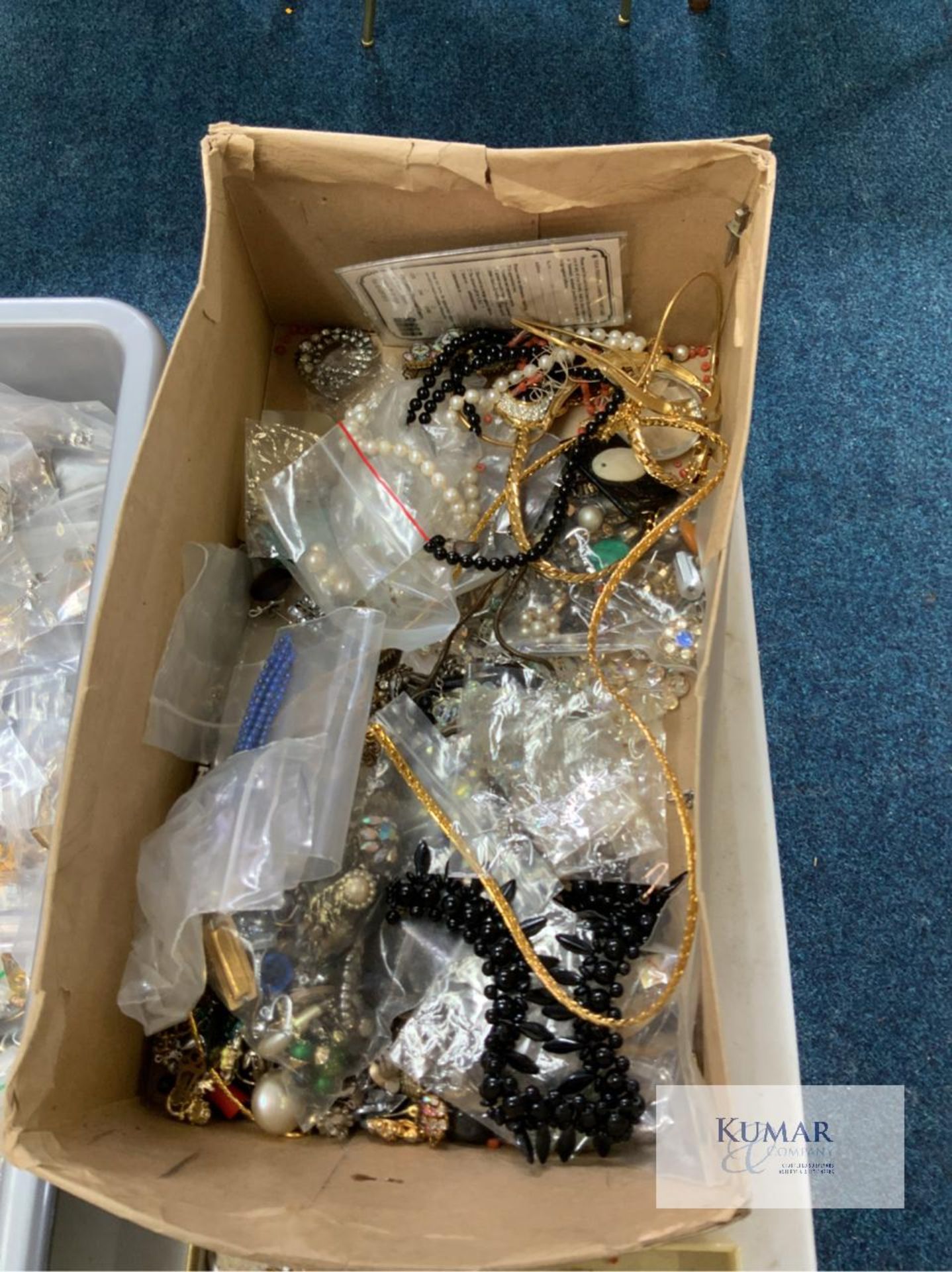 Quantity of Assorted Jewellery to include Rings, Handcuffs and Necklaces - Bild 9 aus 15