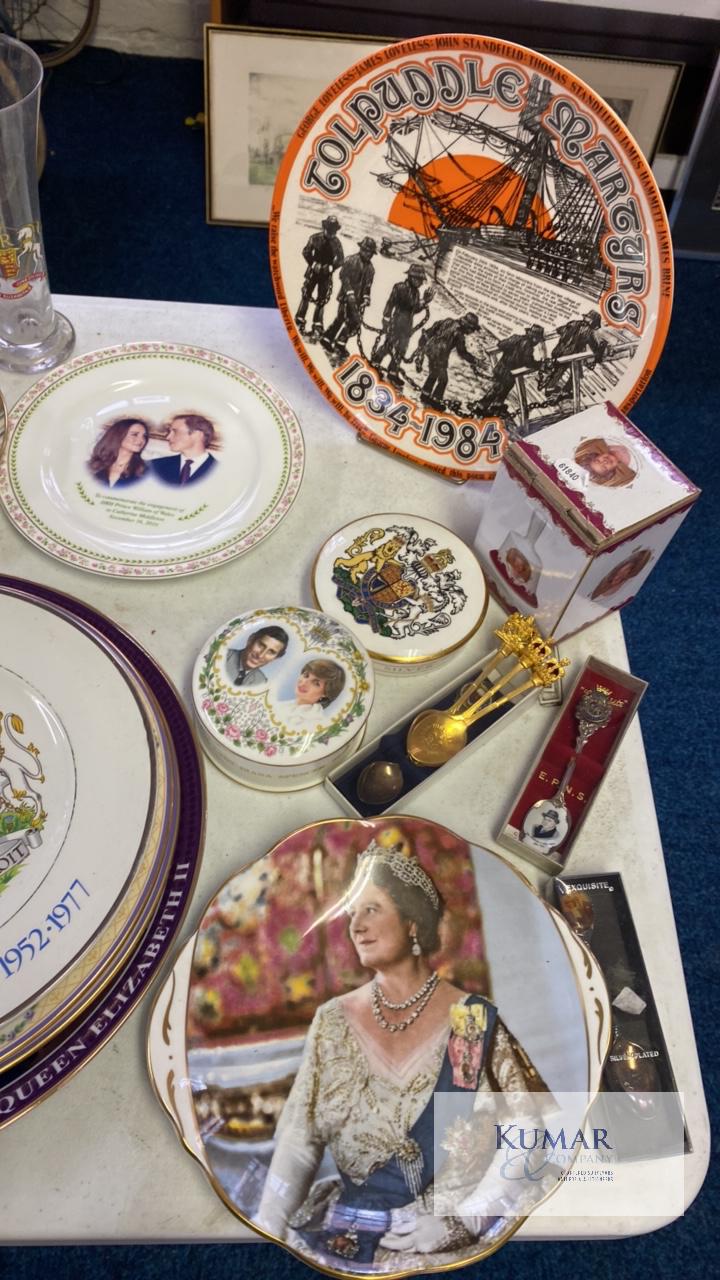 Collection of Royal Memorabilia to include Commemorative Plates