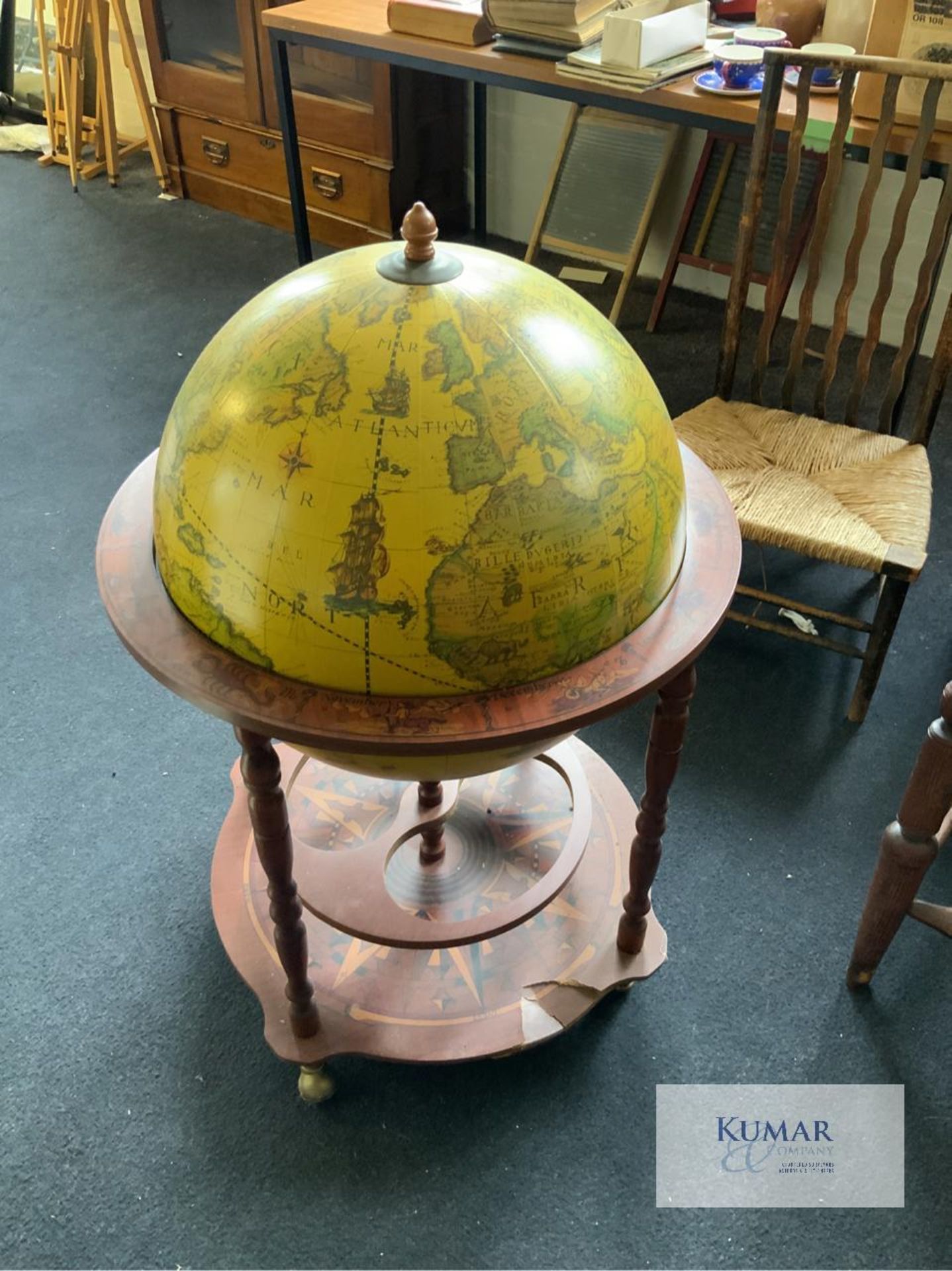 Globe Drinks Table