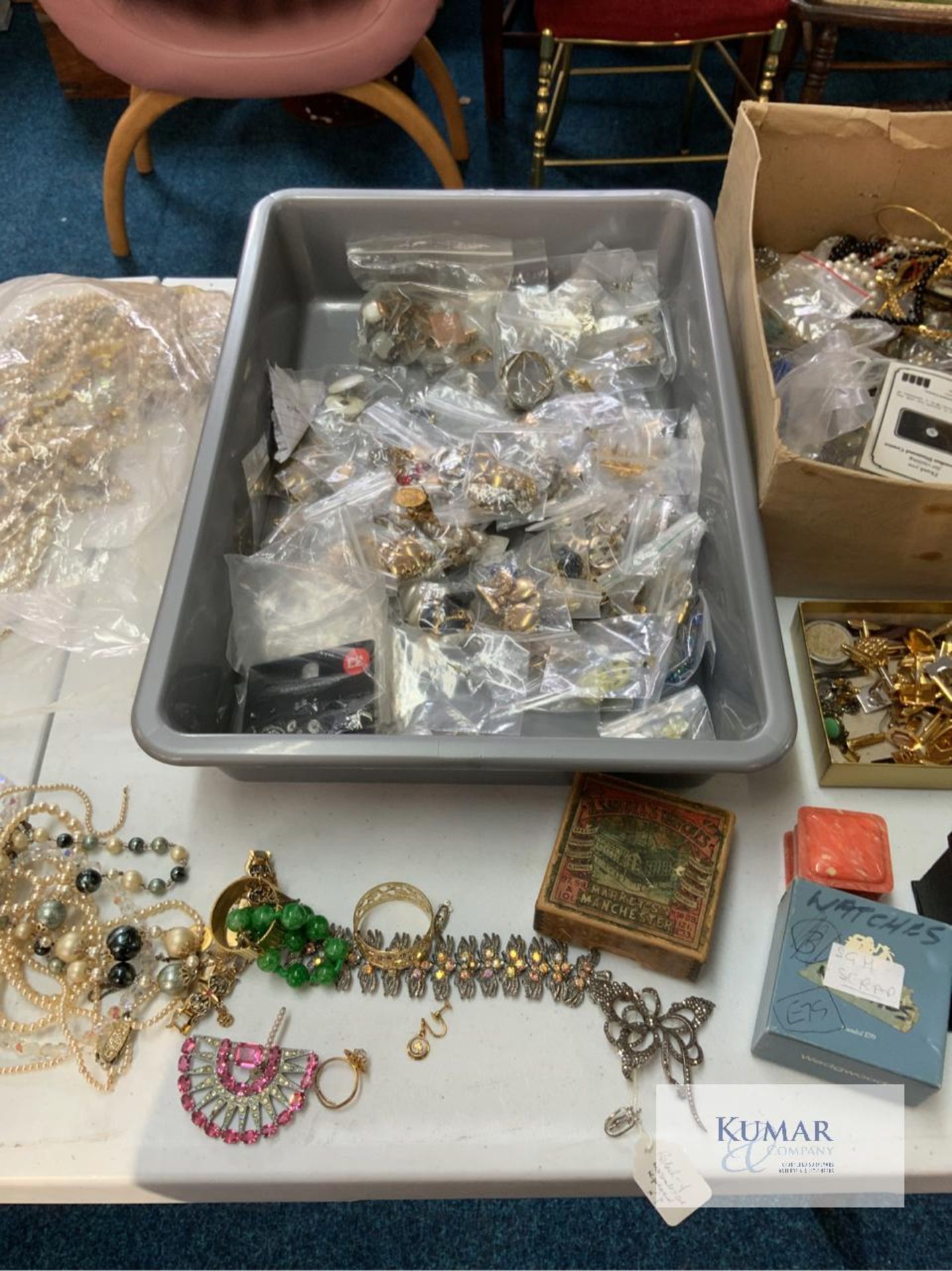Quantity of Assorted Jewellery to include Rings, Handcuffs and Necklaces - Bild 6 aus 15