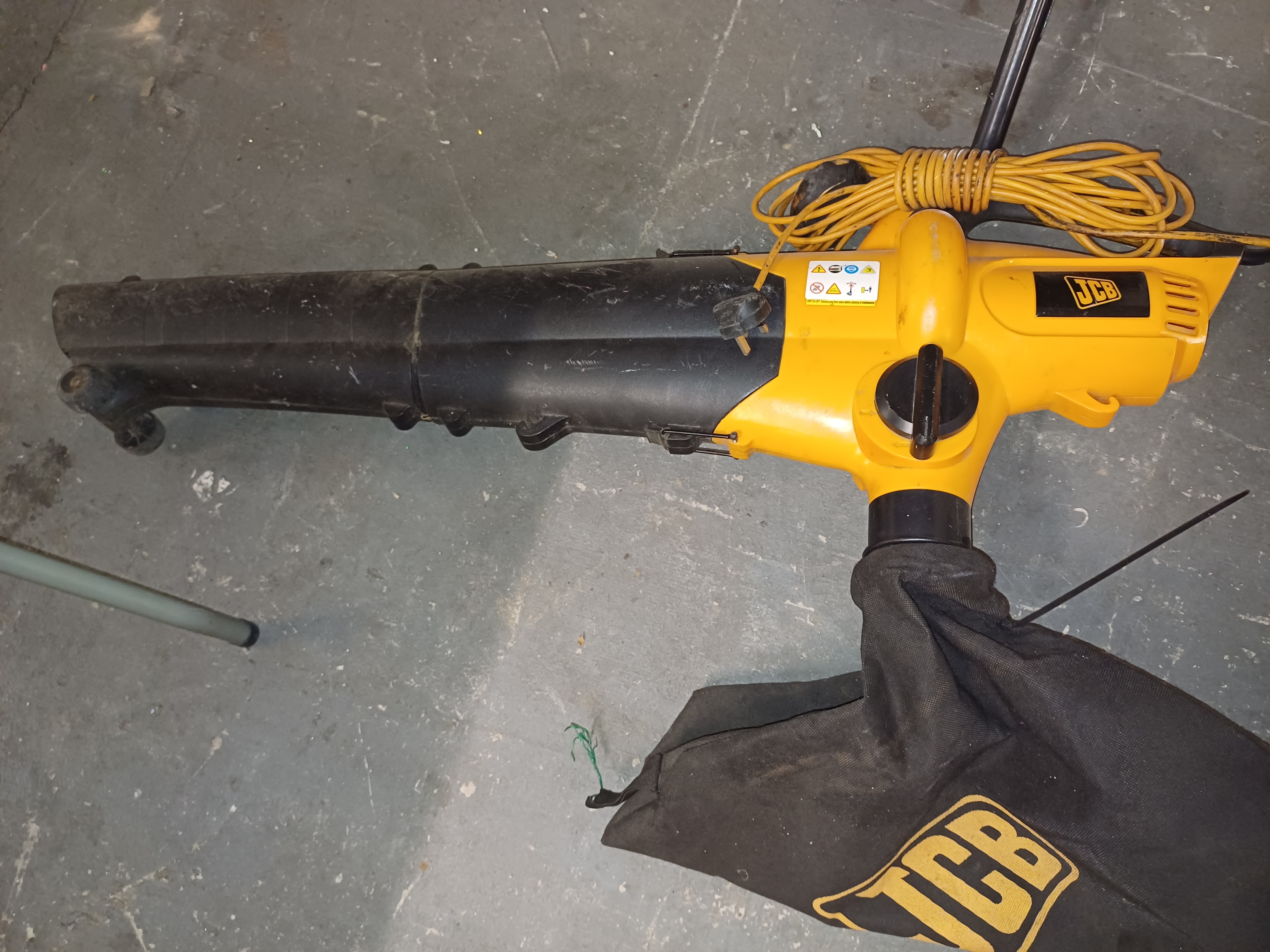 JCB Leaf Blower Vaccum - Model BV2400F - Serial No: ITJ000834PO