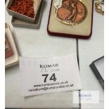 Quality of jewellery and old coins