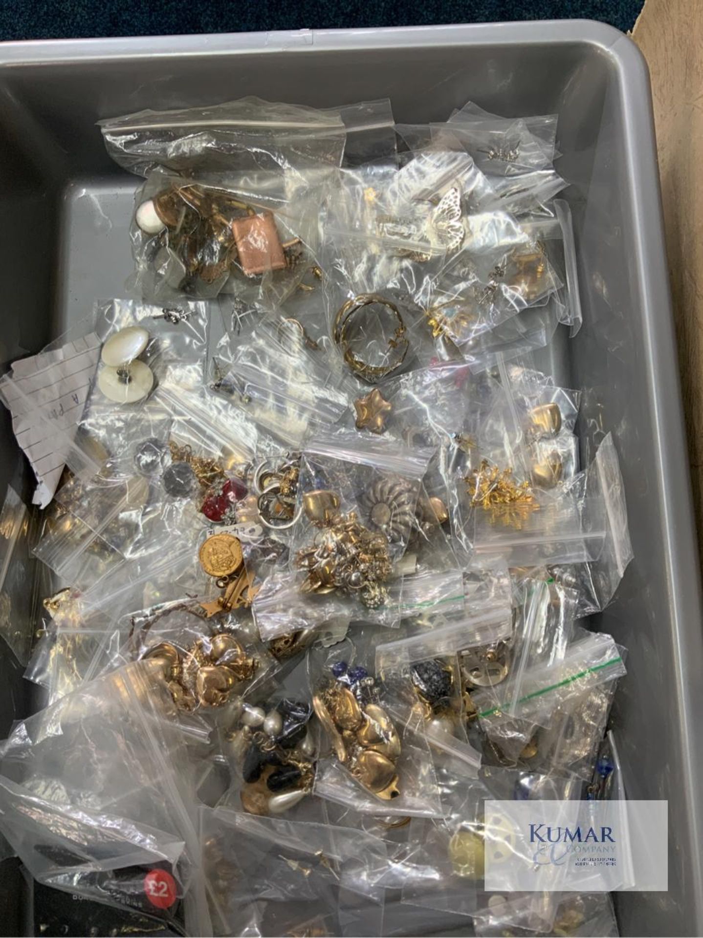 Quantity of Assorted Jewellery to include Rings, Handcuffs and Necklaces - Bild 5 aus 15