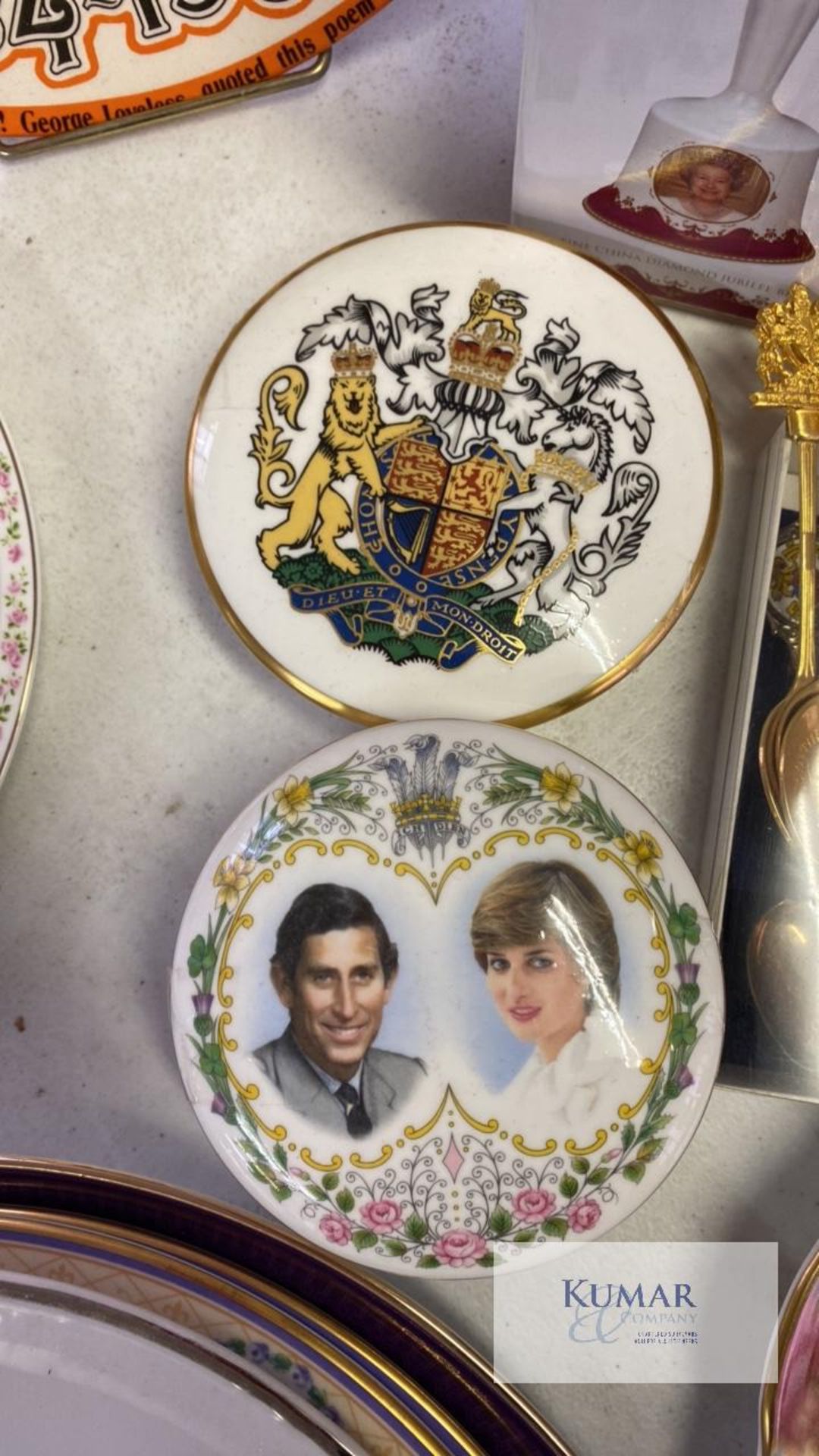 Collection of Royal Memorabilia to include Commemorative Plates - Bild 3 aus 24