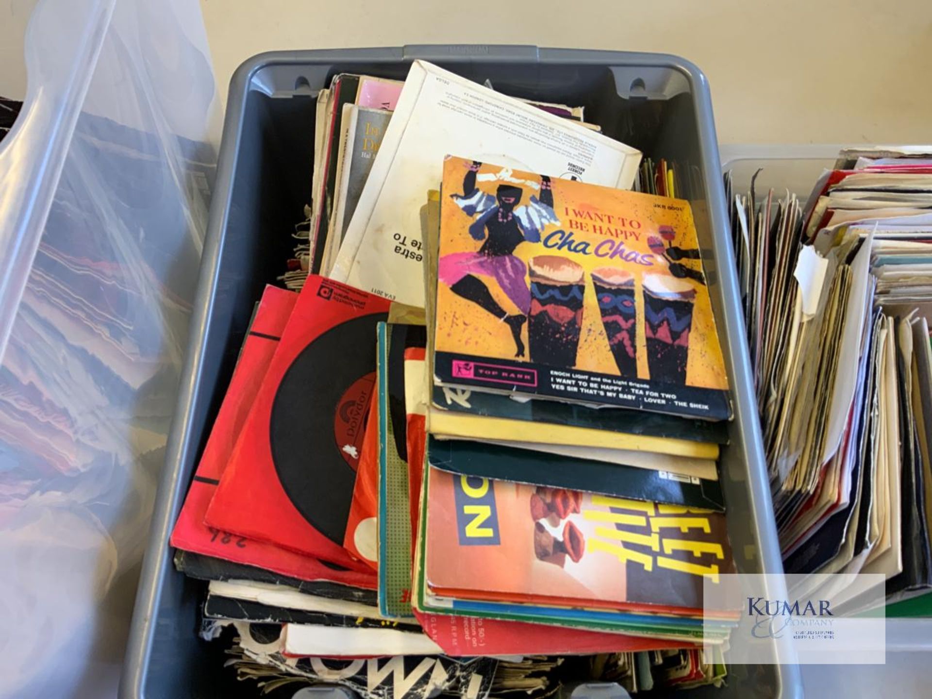 Large Collection of Vintage And Aged Vinyl Records, Books, Literature As Shown - Bild 10 aus 18