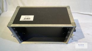 19" Rack 6u Flightcase 260mm with briefcase handle Description: 19", 6U tall x 260mm compact rack