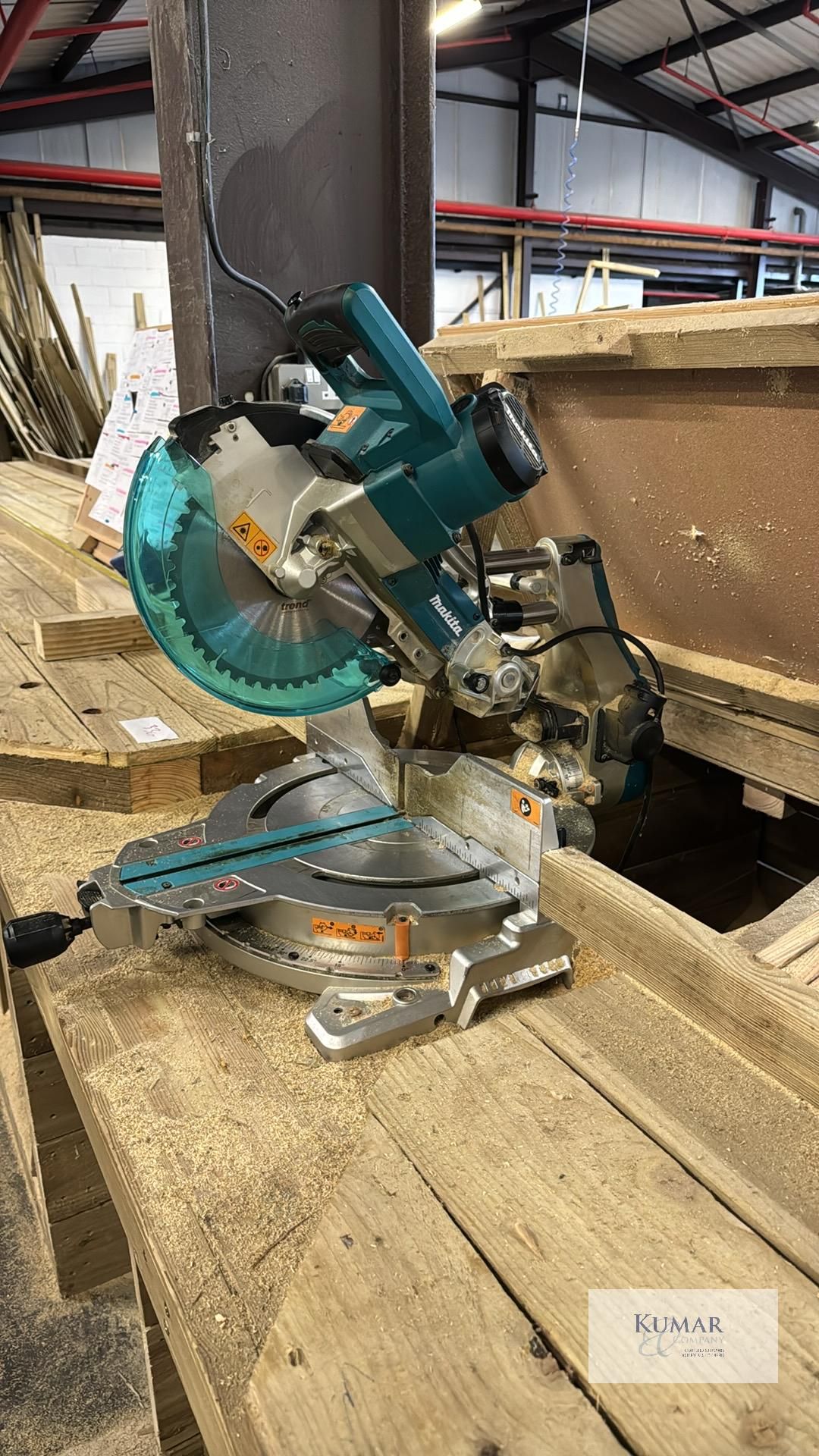 Makita LS109L 260mm Double Bevel Sliding Compound Mitre Saw, Serial No.20857G, (0/2021) - Image 3 of 12