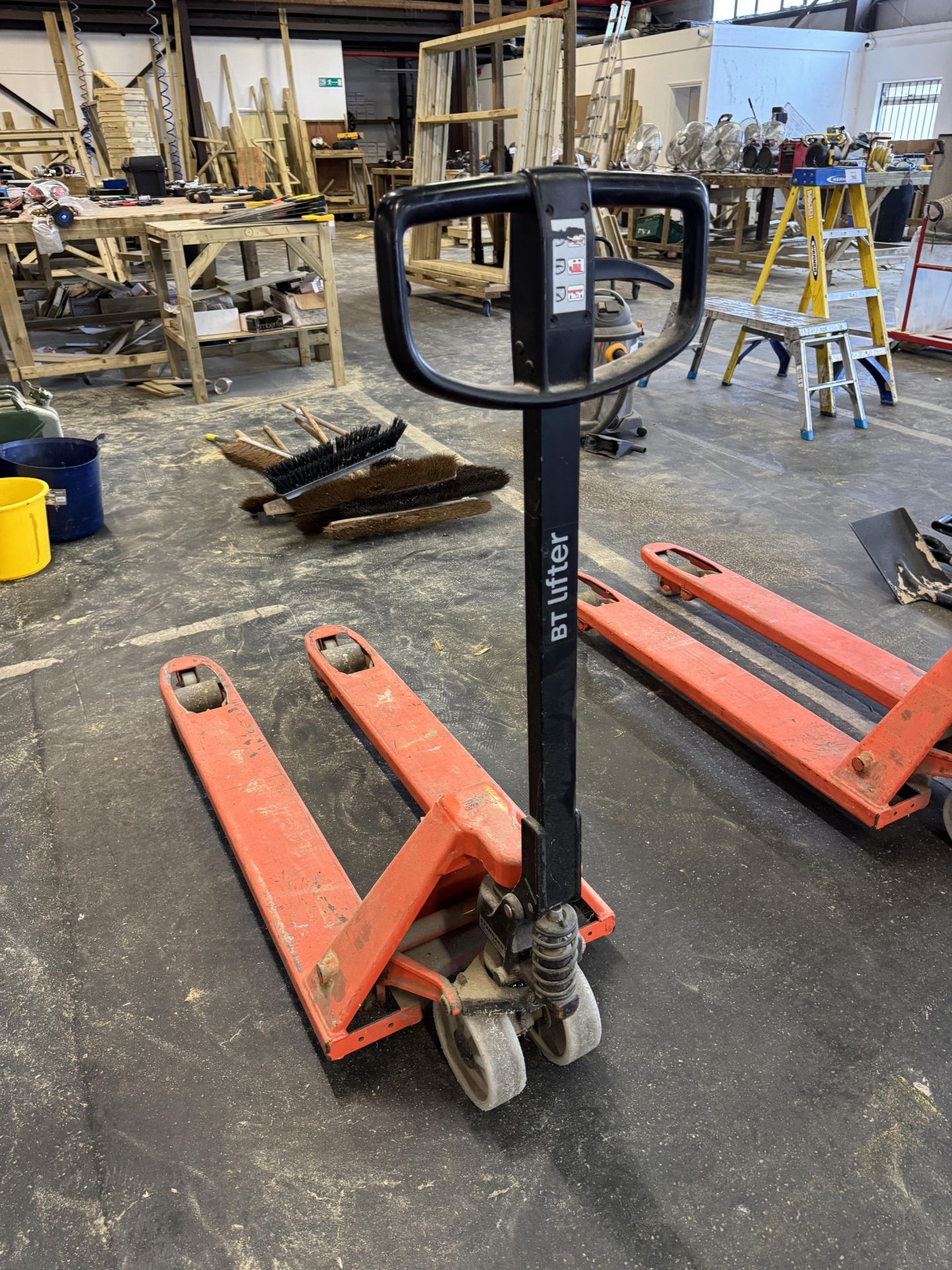 Toyota BT Lifter Pallet Truck - Image 4 of 5