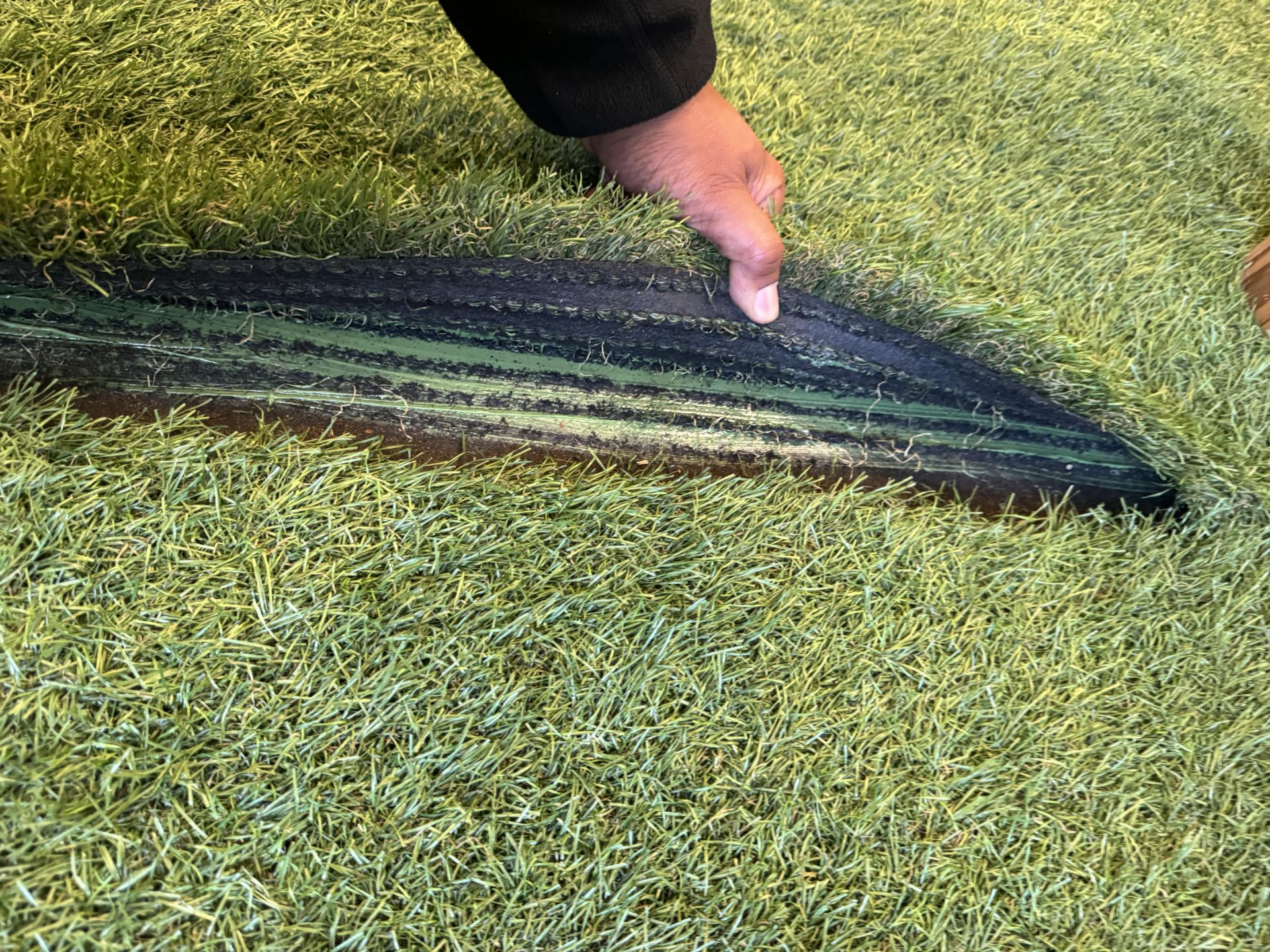 Approximately 150 Square Metre's of Heavy Duty Grade Artificial Grass Advised Laid in Rolls of Uncut - Image 17 of 23