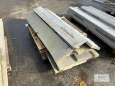 10: 6Ft Gravel Boards & 1 Slotted Fence Post ( Some Damaged )