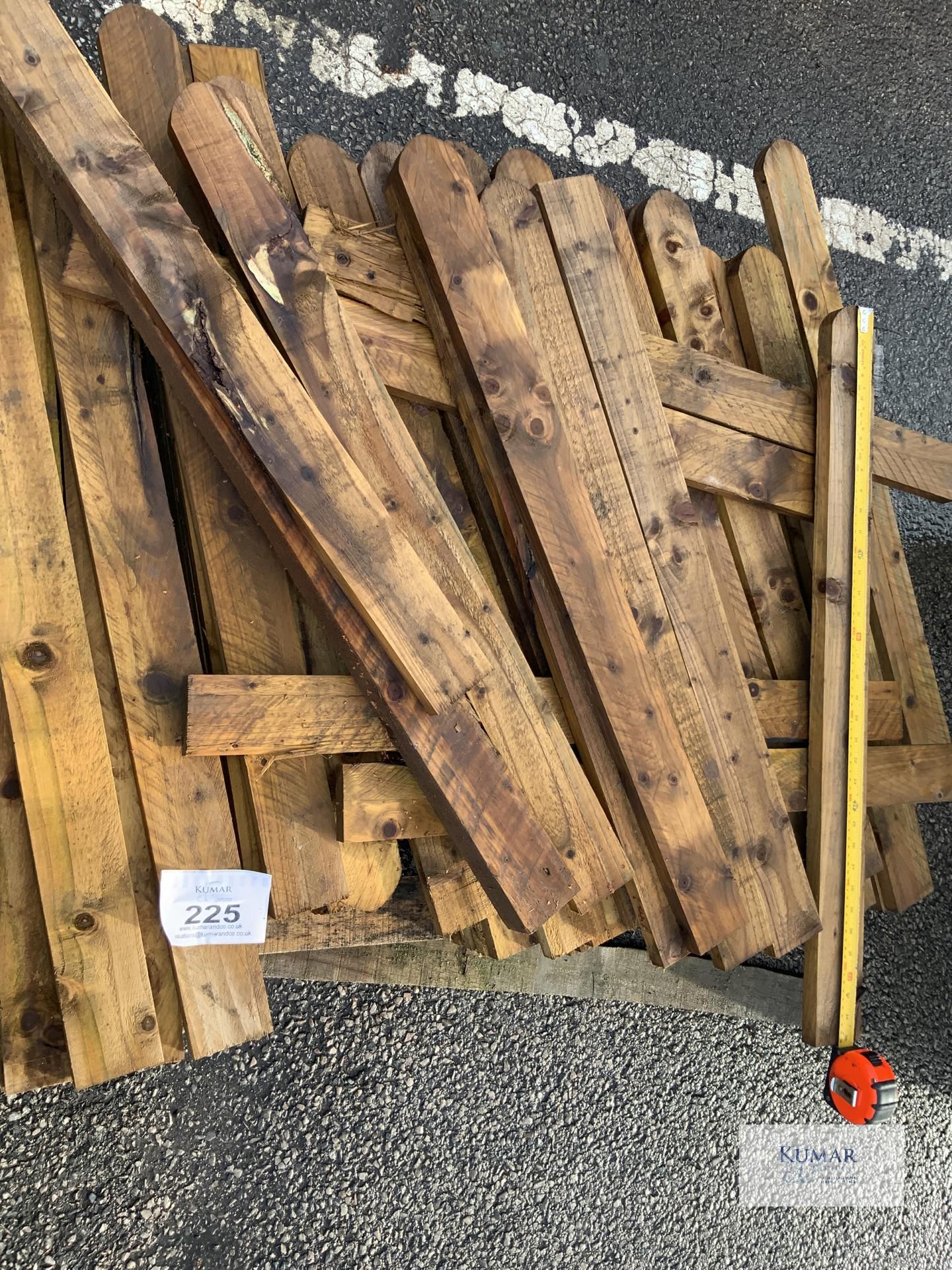 Approximately 60: 89Cm Round Top Picket Fencing Lathes - Bild 2 aus 4