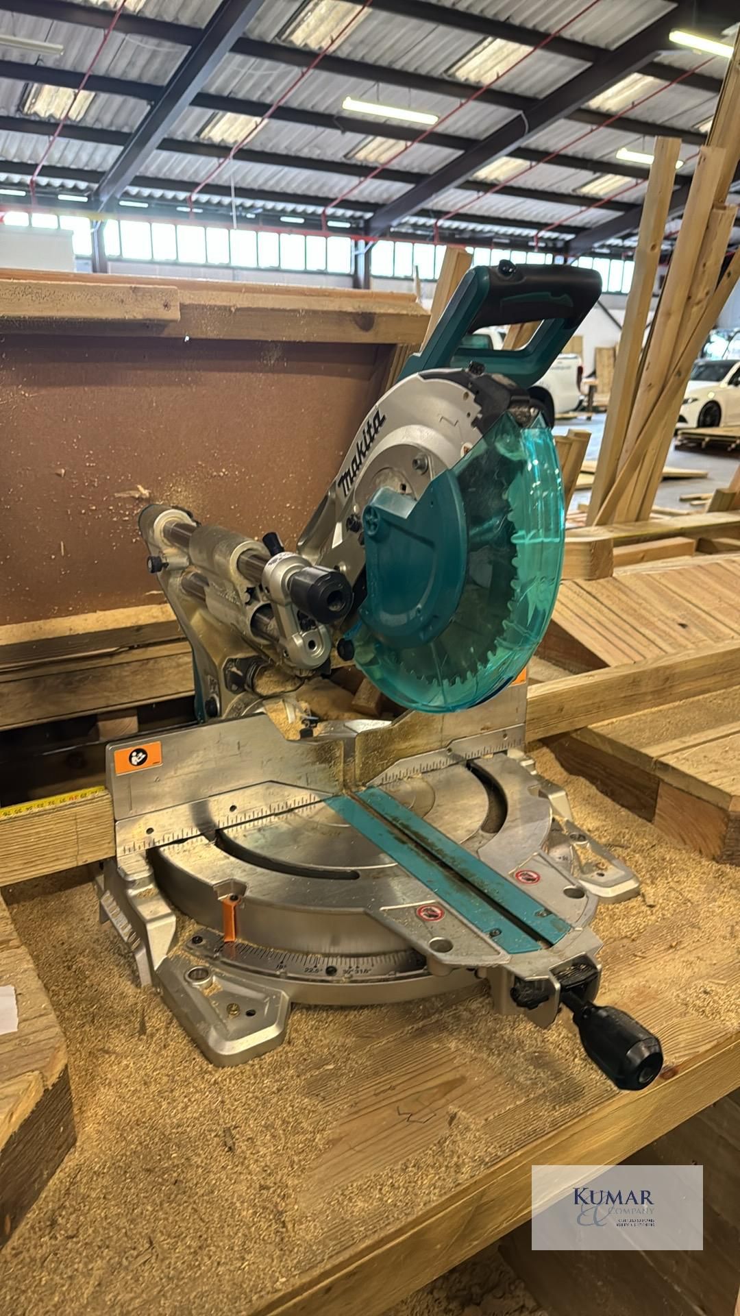 Makita LS109L 260mm Double Bevel Sliding Compound Mitre Saw, Serial No.20857G, (0/2021) - Image 6 of 12