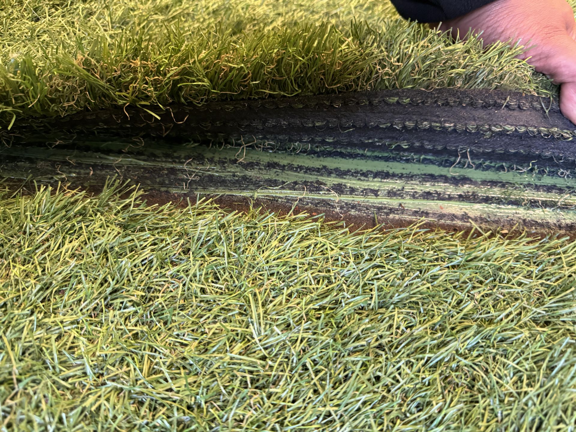 Approximately 150 Square Metre's of Heavy Duty Grade Artificial Grass Advised Laid in Rolls of Uncut - Image 18 of 23