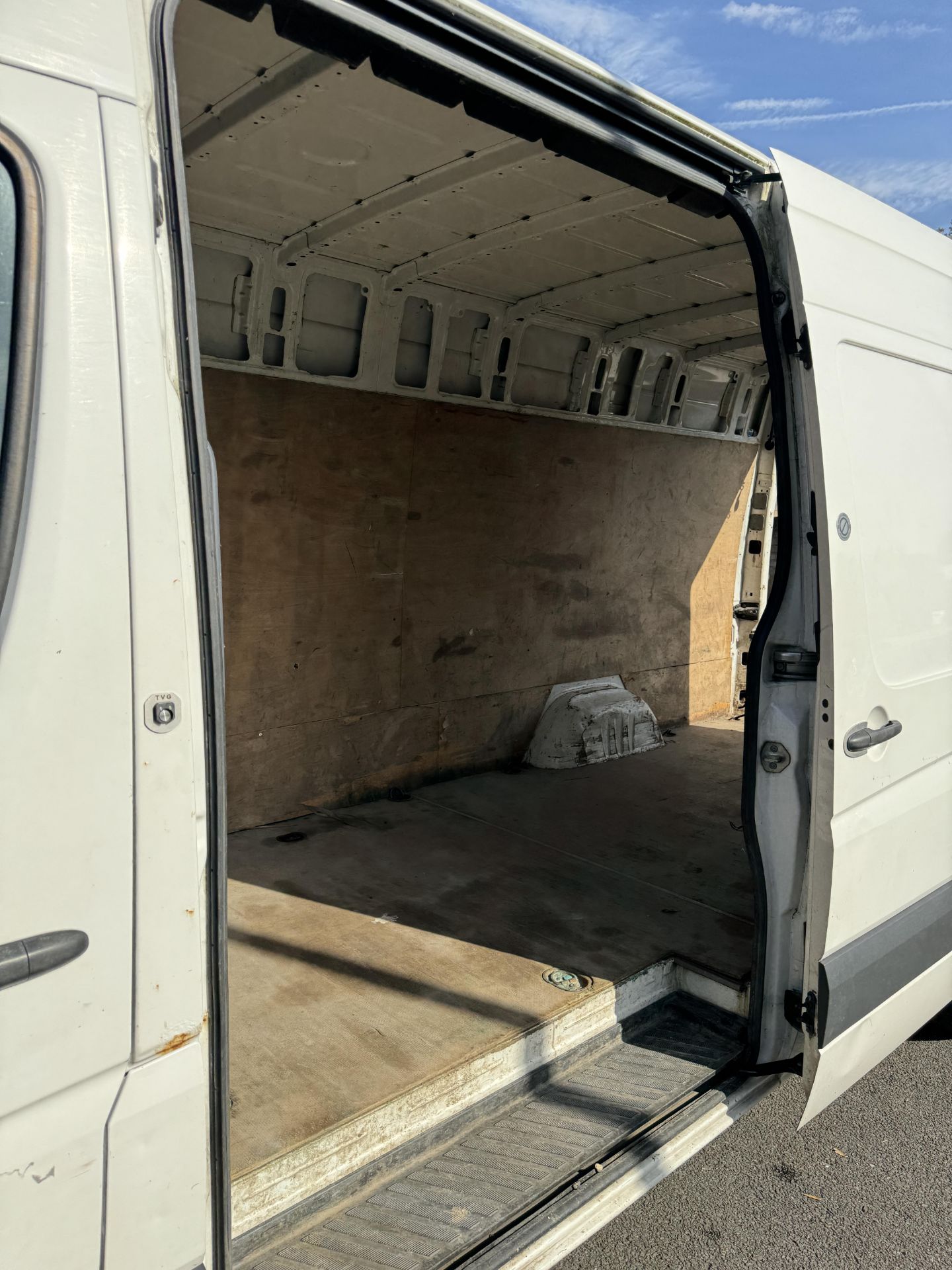 2016 - CR35 2.0 TDI LWB 163PS High Roof Panel Van - Image 25 of 47