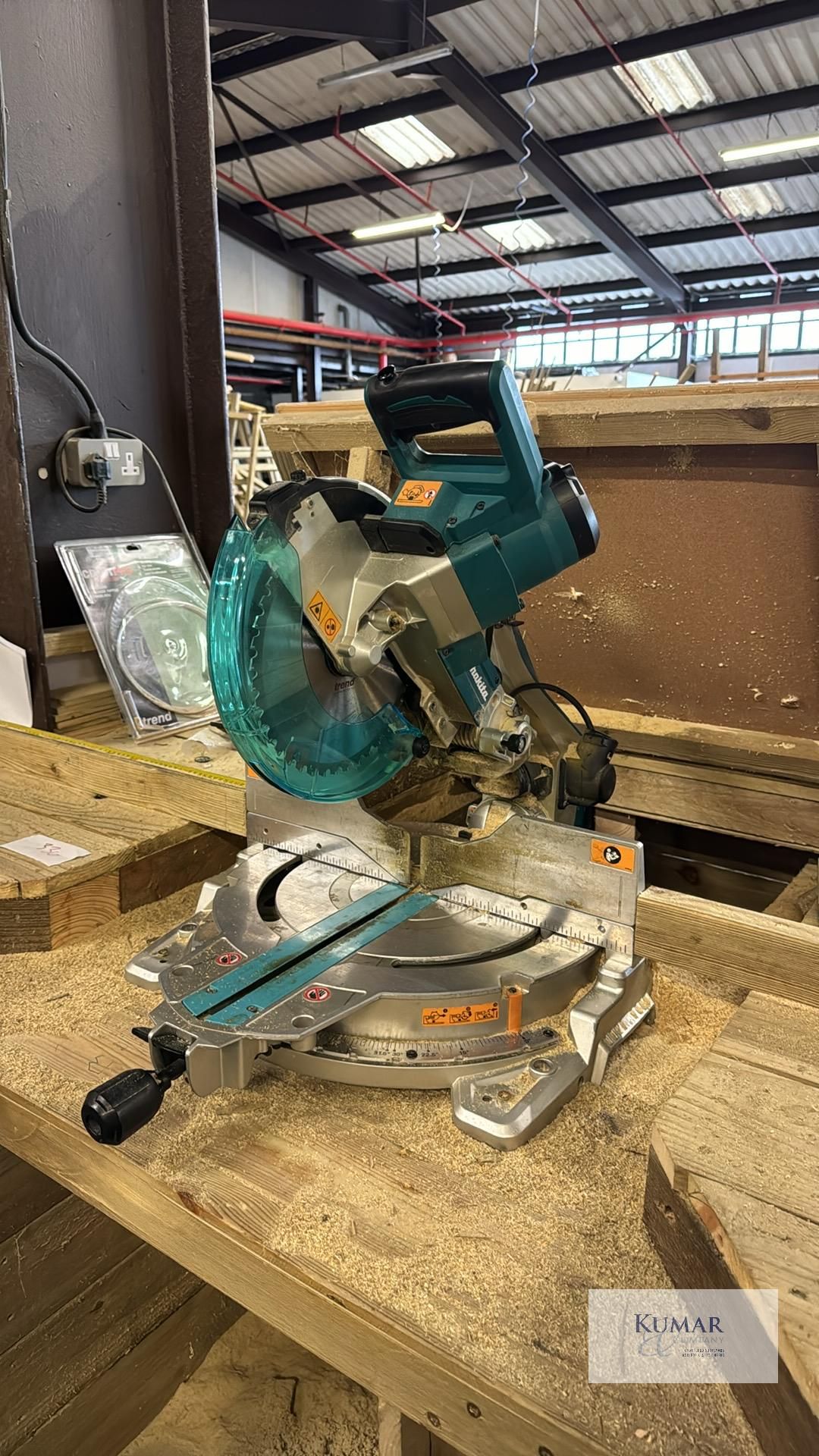 Makita LS109L 260mm Double Bevel Sliding Compound Mitre Saw, Serial No.20857G, (0/2021) - Image 4 of 12