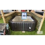 M Spa Vito Urban Series U- VT061 6 Bather Inflatable Spa Display Model Never Been Used with Box