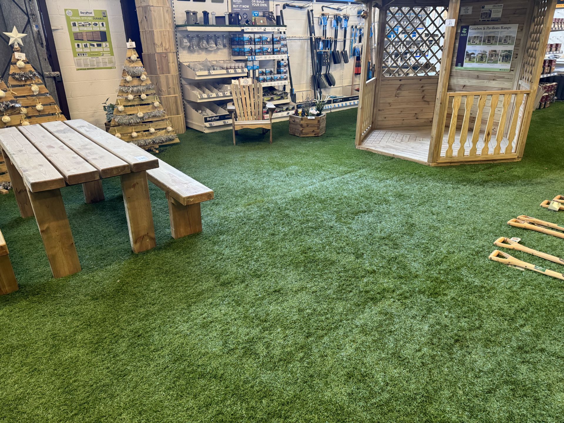 Approximately 150 Square Metre's of Heavy Duty Grade Artificial Grass Advised Laid in Rolls of Uncut - Image 6 of 23