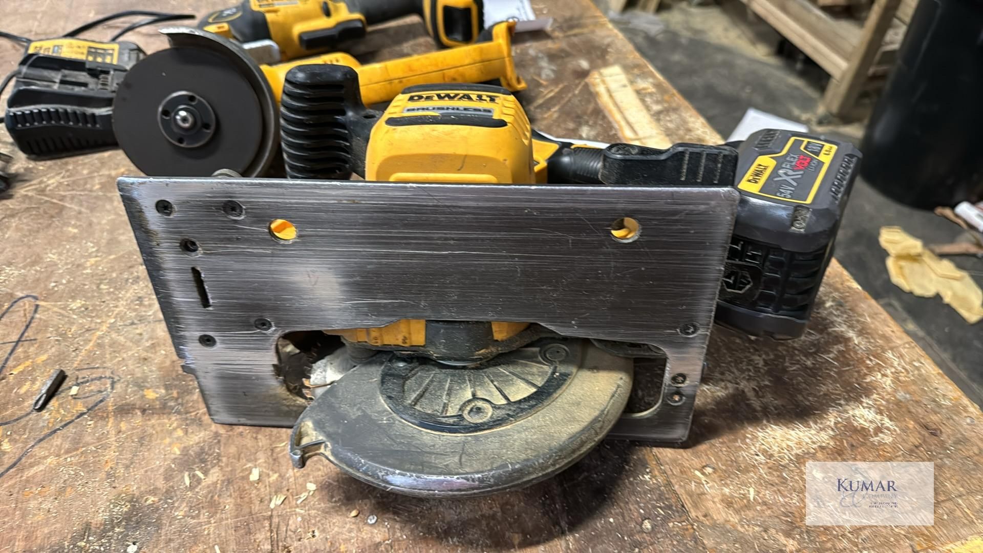 Dewalt Circular Saw with XR Flex 18v 6.0Ah battery - No Charger - Image 7 of 7