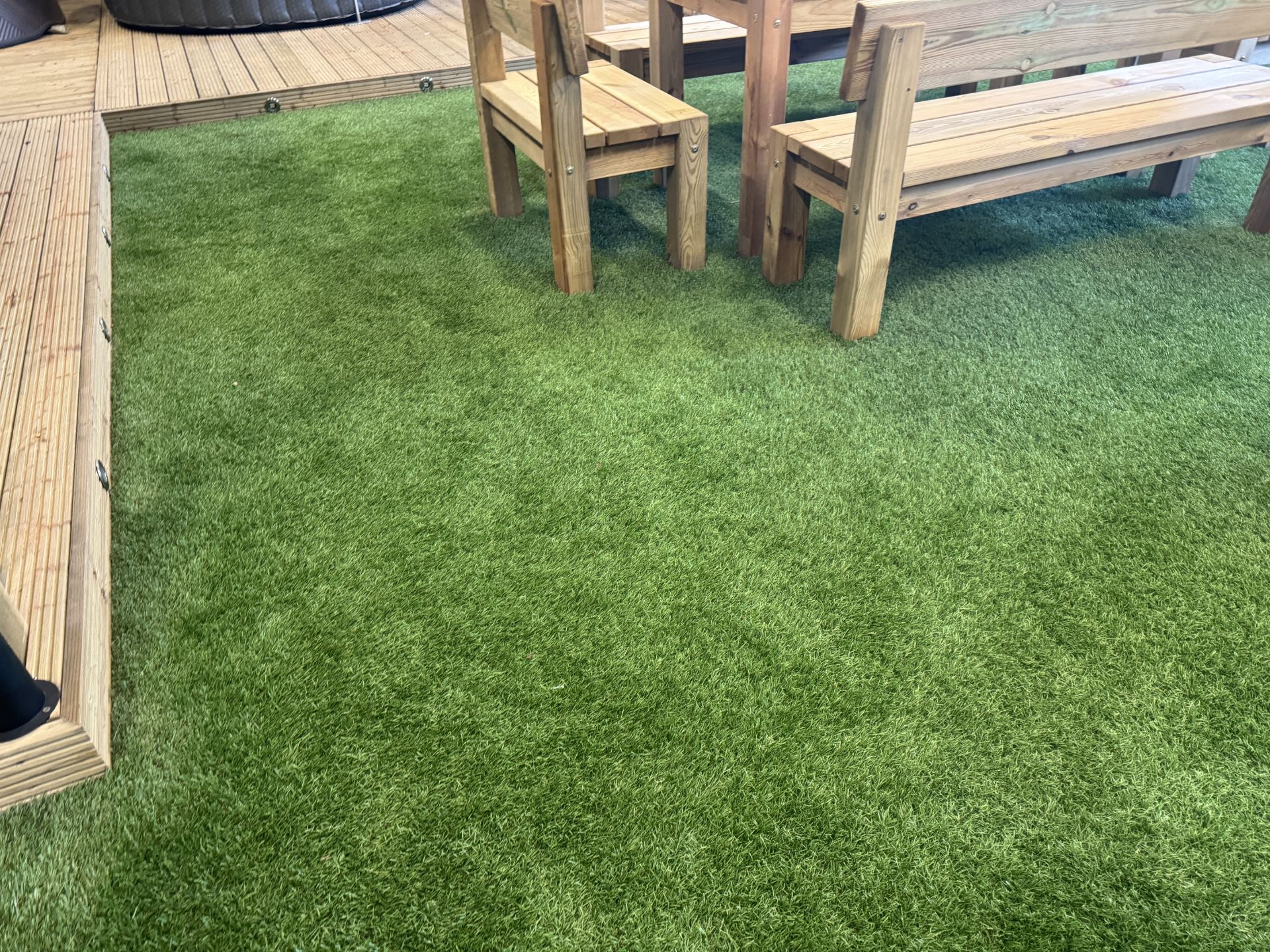 Approximately 150 Square Metre's of Heavy Duty Grade Artificial Grass Advised Laid in Rolls of Uncut - Image 5 of 23