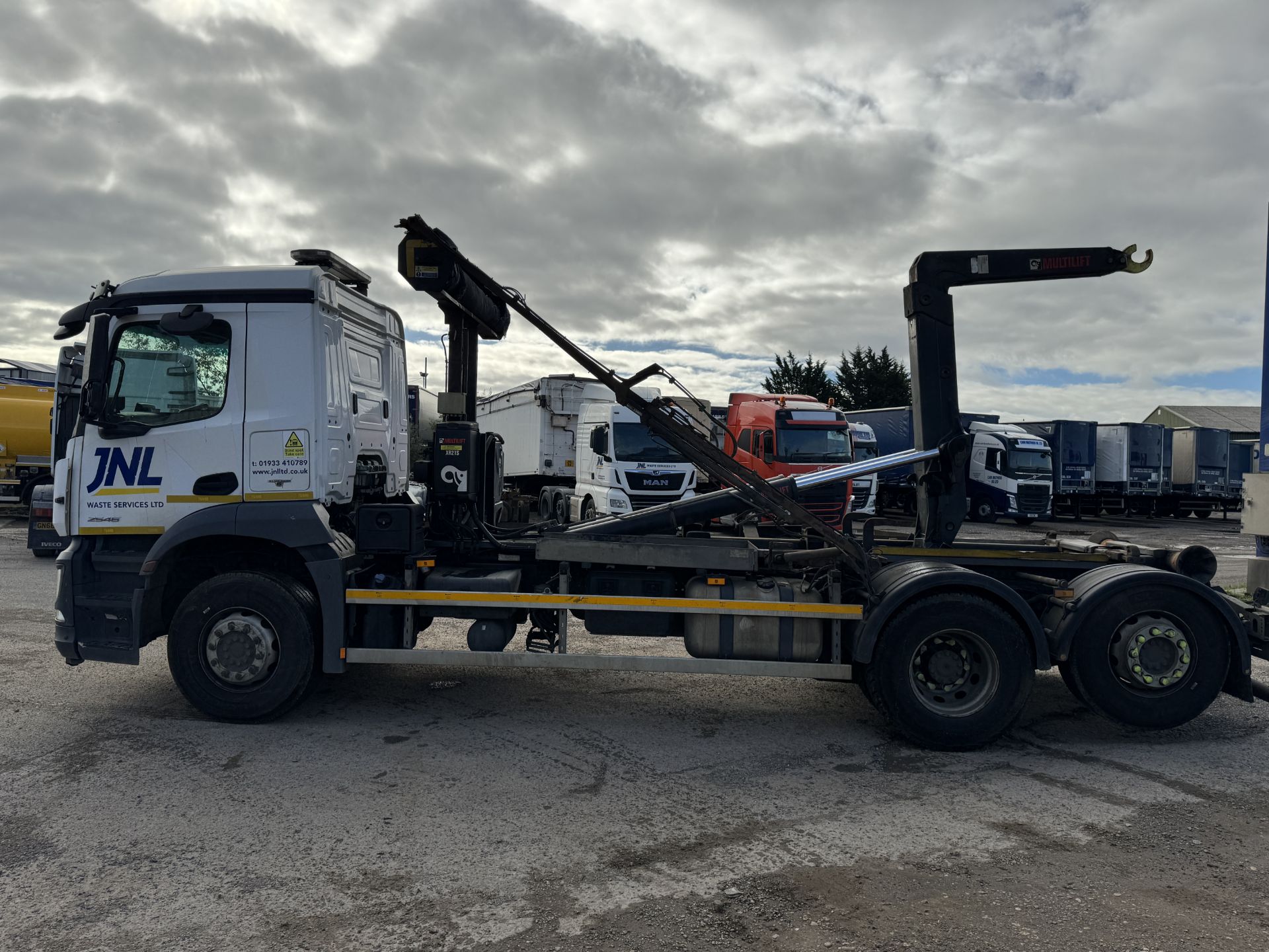 2017 - Mercedes 2546 Euro 6, 6 x 2 Draw Bar Skip Loader - Image 8 of 67