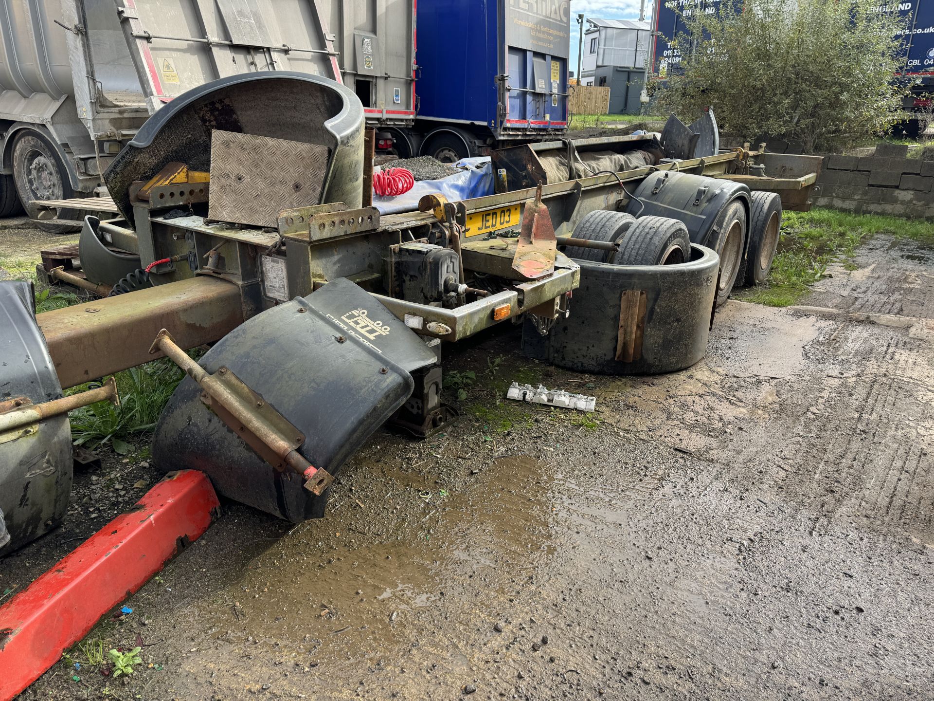 JED 03 - Fruehauf Ltd Tri - Axle Trailer, Sold for Spares - Image 5 of 18