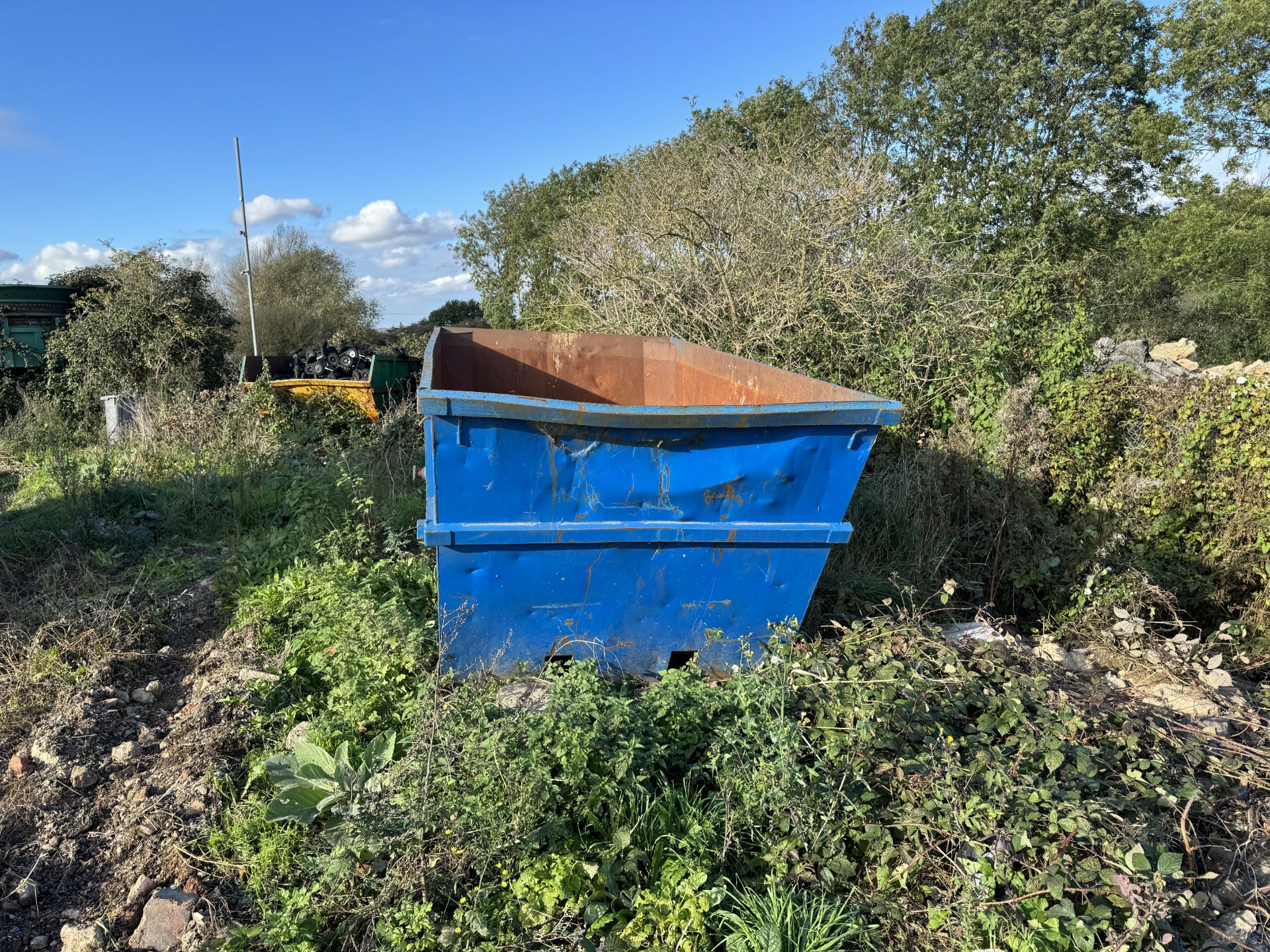 Yard Skip - Image 2 of 6