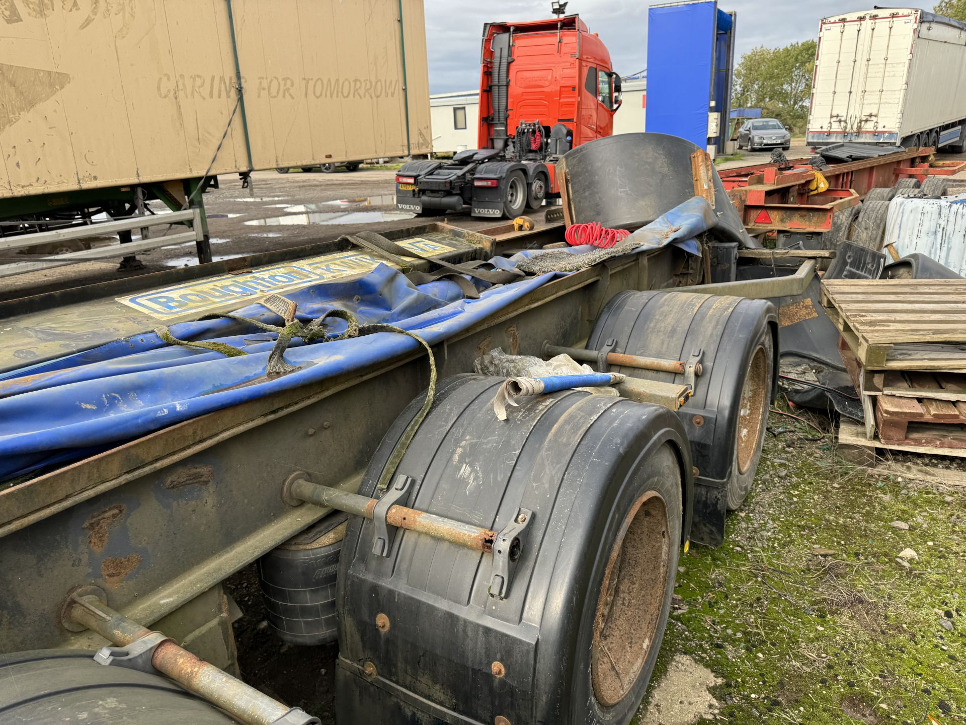 JED 03 - Fruehauf Ltd Tri - Axle Trailer, Sold for Spares - Image 17 of 18