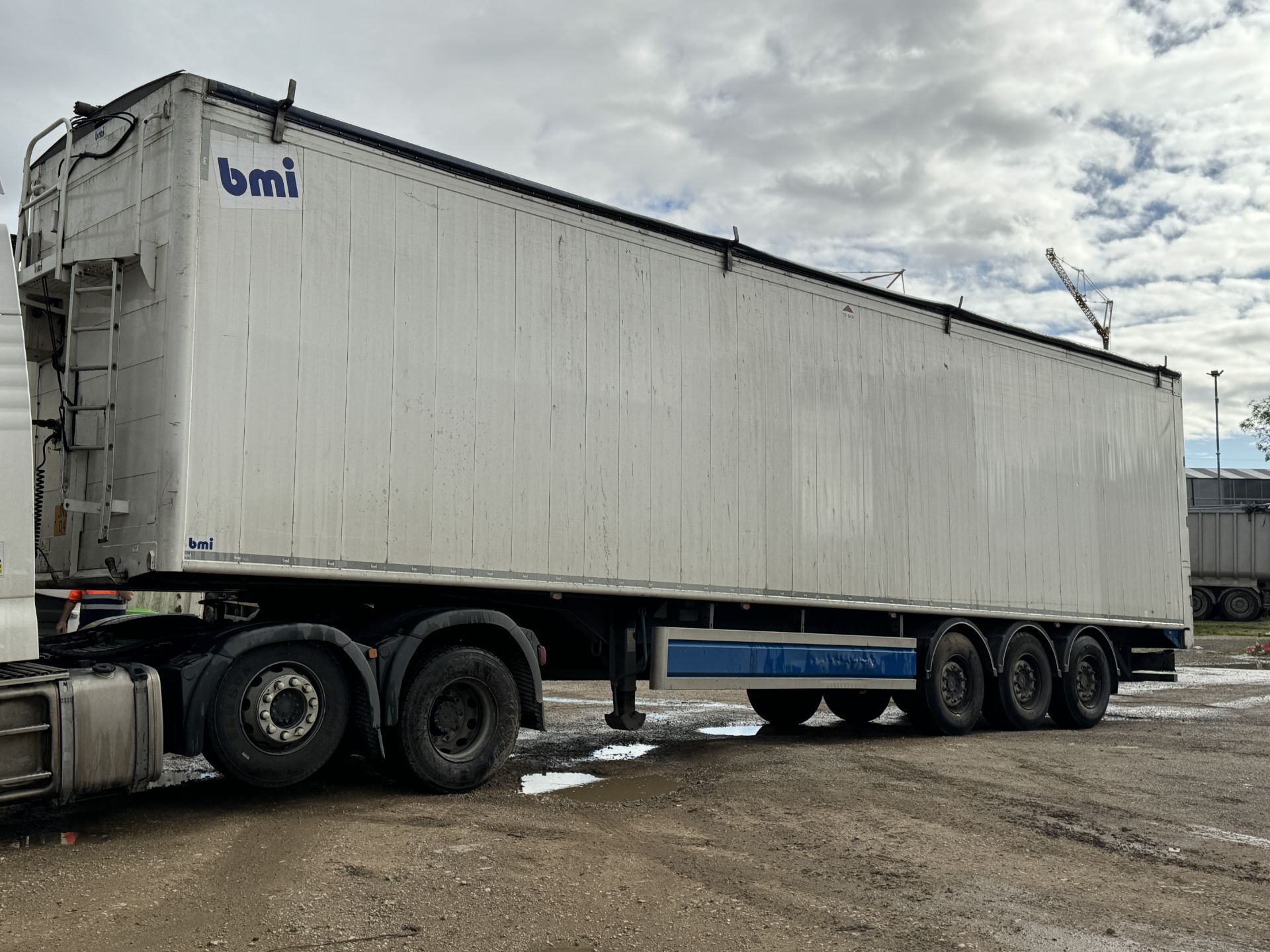 2017 - BMI Trailers Type AW 125, Tri Axle Air Suspension 125 Yard Cargo Floor Trailer - Image 8 of 46