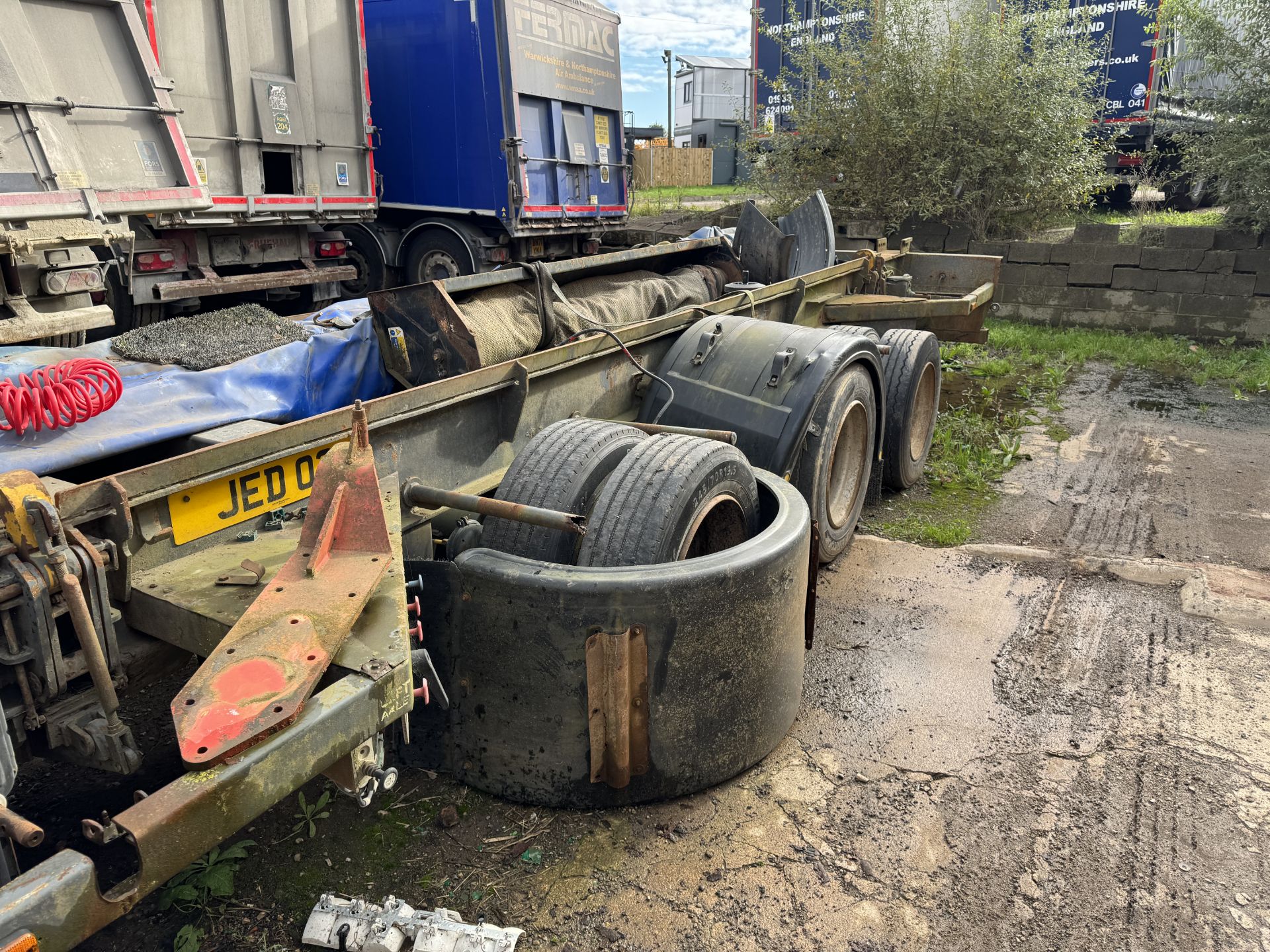 JED 03 - Fruehauf Ltd Tri - Axle Trailer, Sold for Spares - Image 9 of 18