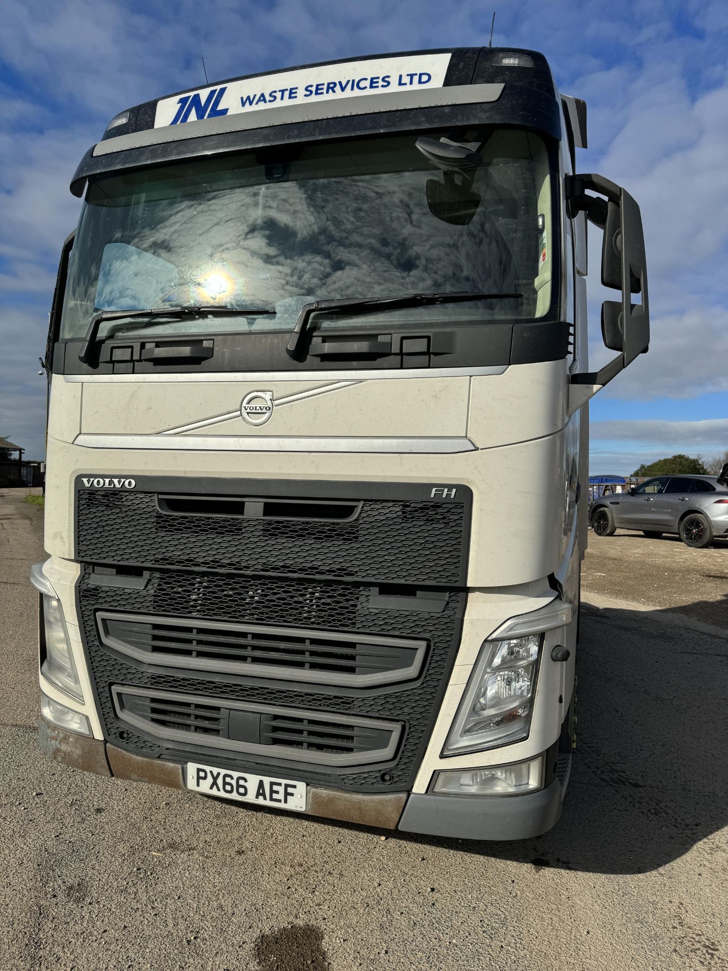 2016 - Volvo FH460 6 x 2 Euro 6 Mid Lift Tractor Unit - Image 23 of 47