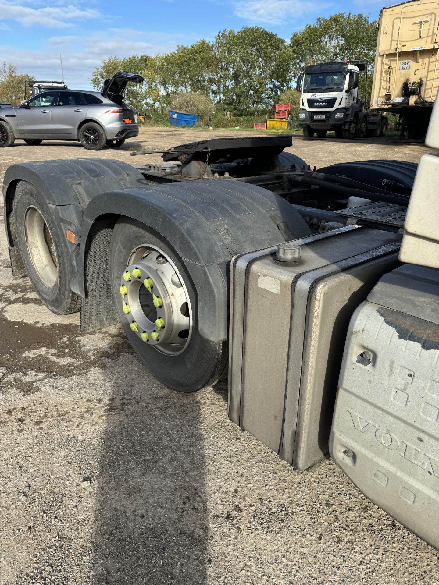 2016 - Volvo FH460 6 x 2 Euro 6 Mid Lift Tractor Unit - Image 14 of 47