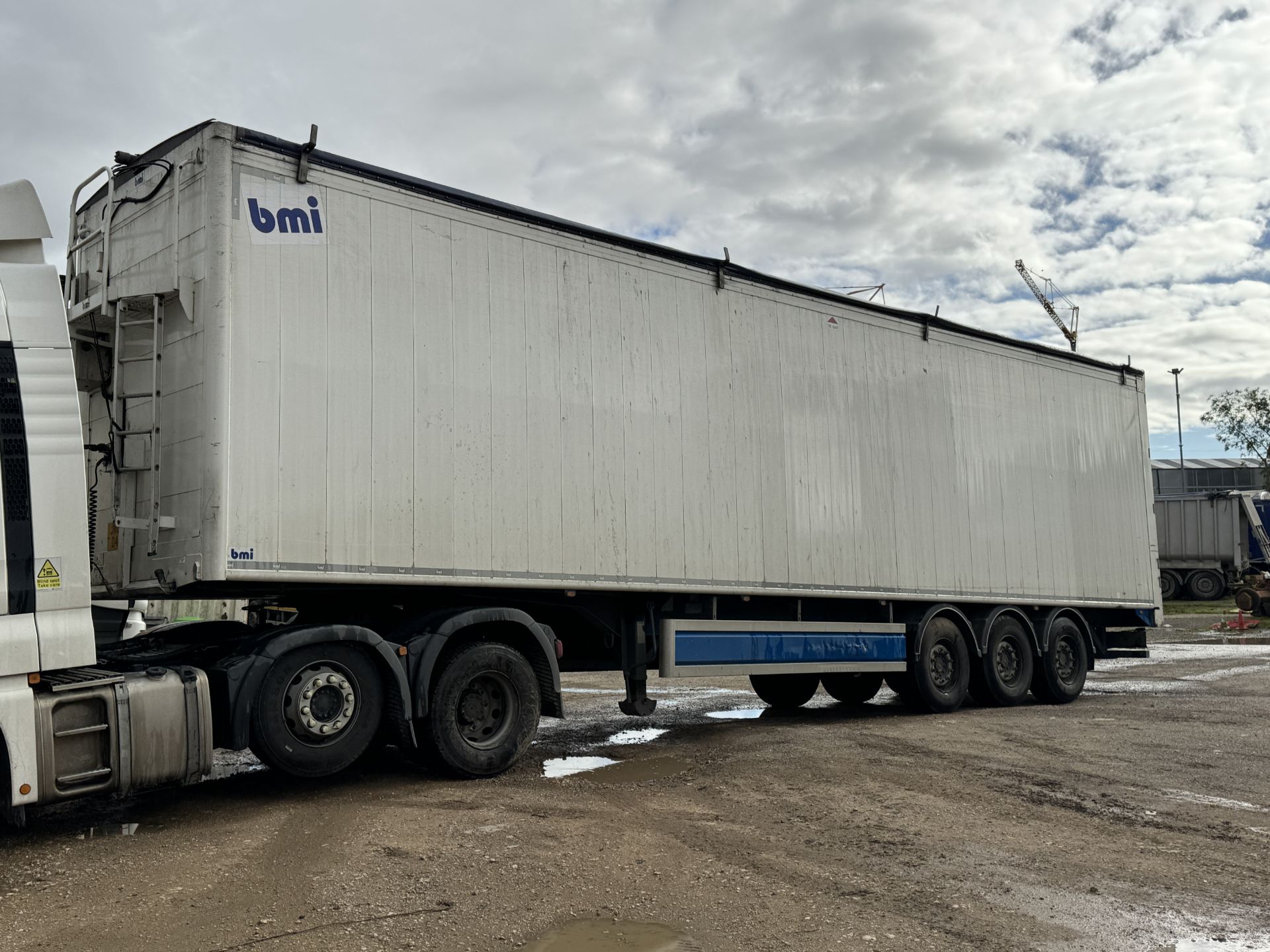 2017 - BMI Trailers Type AW 125, Tri Axle Air Suspension 125 Yard Cargo Floor Trailer - Image 9 of 46
