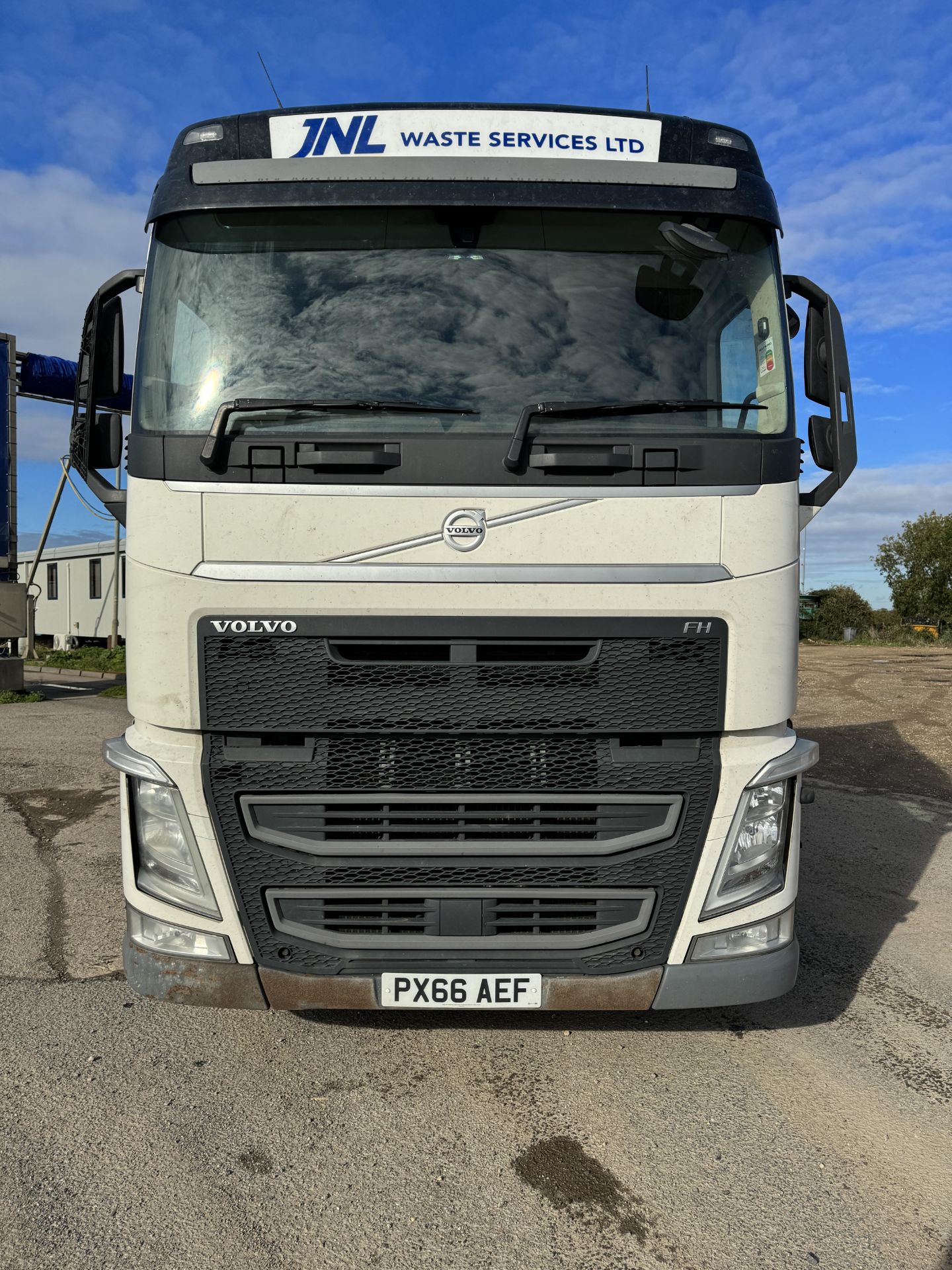 2016 - Volvo FH460 6 x 2 Euro 6 Mid Lift Tractor Unit - Image 3 of 47