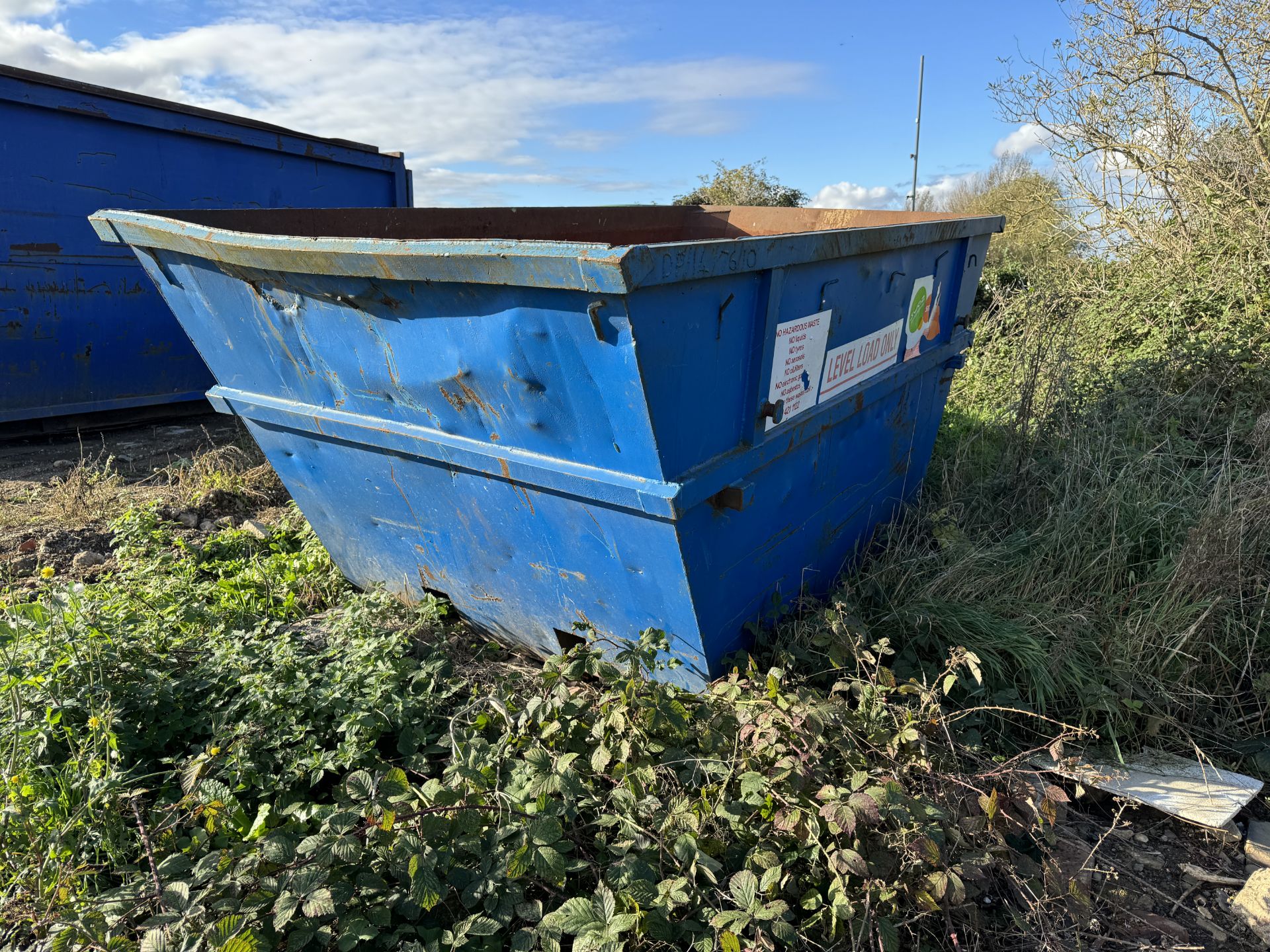 Yard Skip - Image 4 of 6