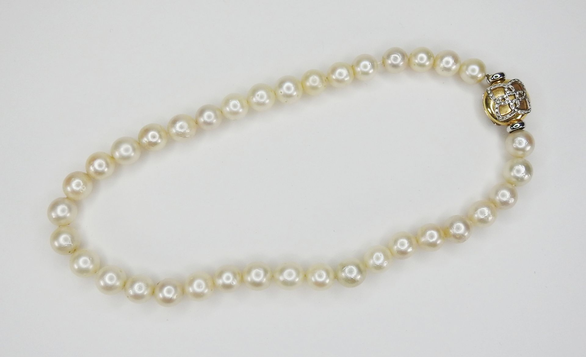 Feine Perlenkette - Bild 2 aus 3