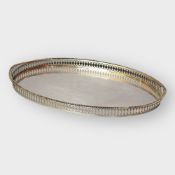 Silbertablett mit Galerierand