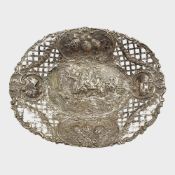 Reich verzierter Anbietkorb