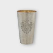 Schlanker Silberbecher