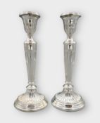 Paar einlichtige Kerzenleuchter