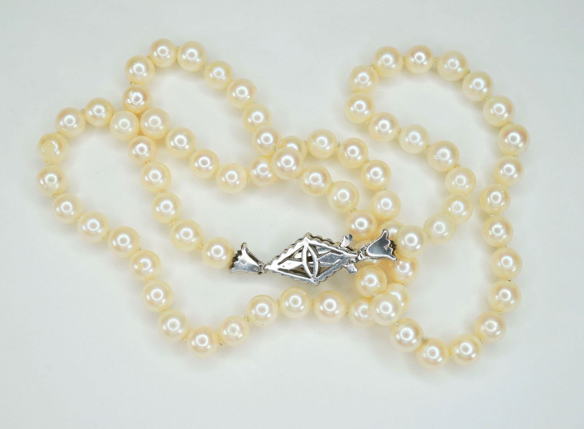 Klassische Perlenkette - Bild 2 aus 4