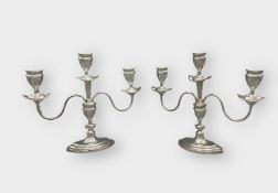 Zwei elegante Kerzenleuchter