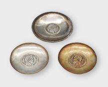 Set von drei kleinen Schälchen