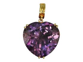 Herzförmiger Anhänger mit großem Amethyst