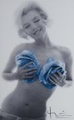 Stern, Bert: Marilyn with blue Roses
