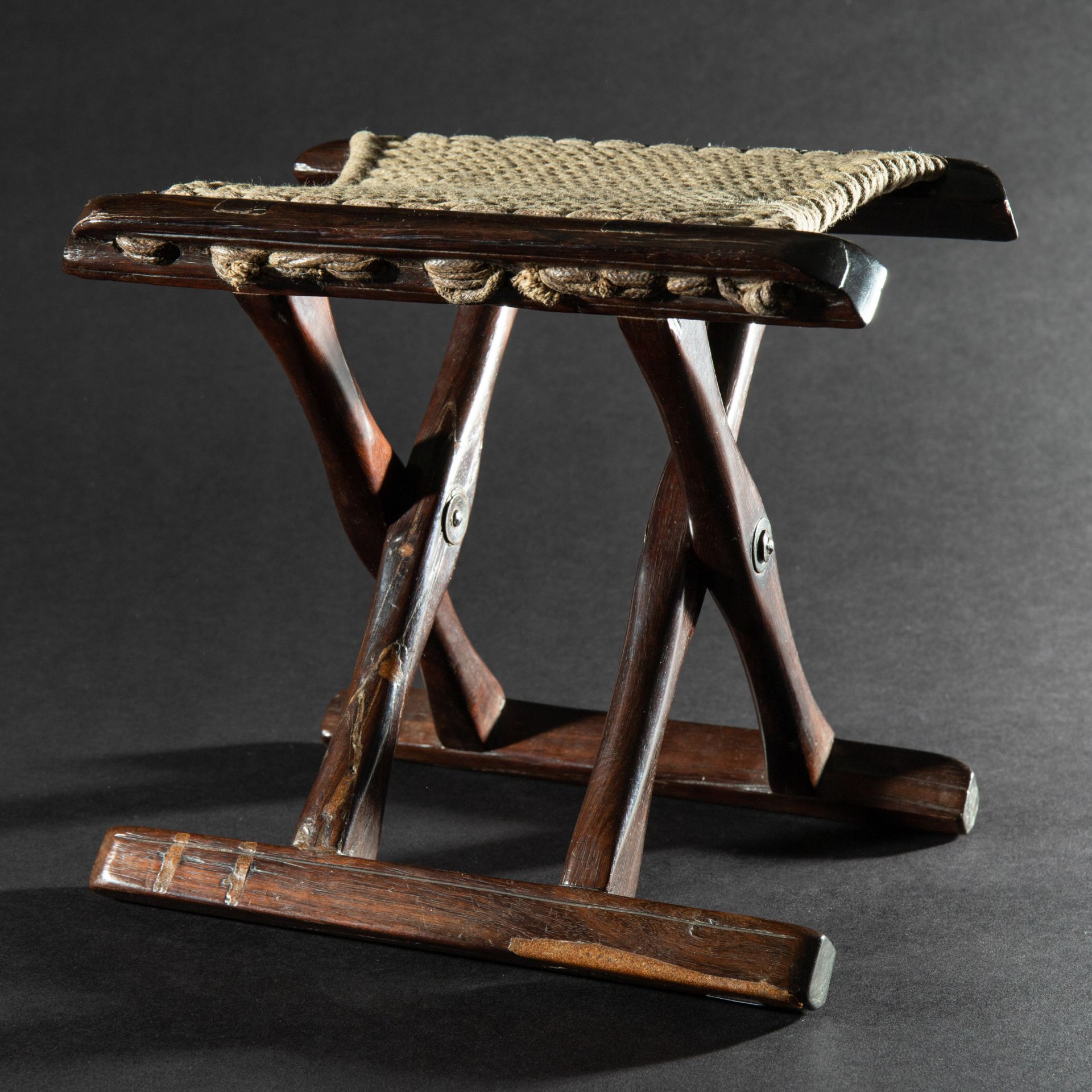 Small folding chair/ stool Jiaowu, Ming Dynasty, zitan wood - Image 5 of 8