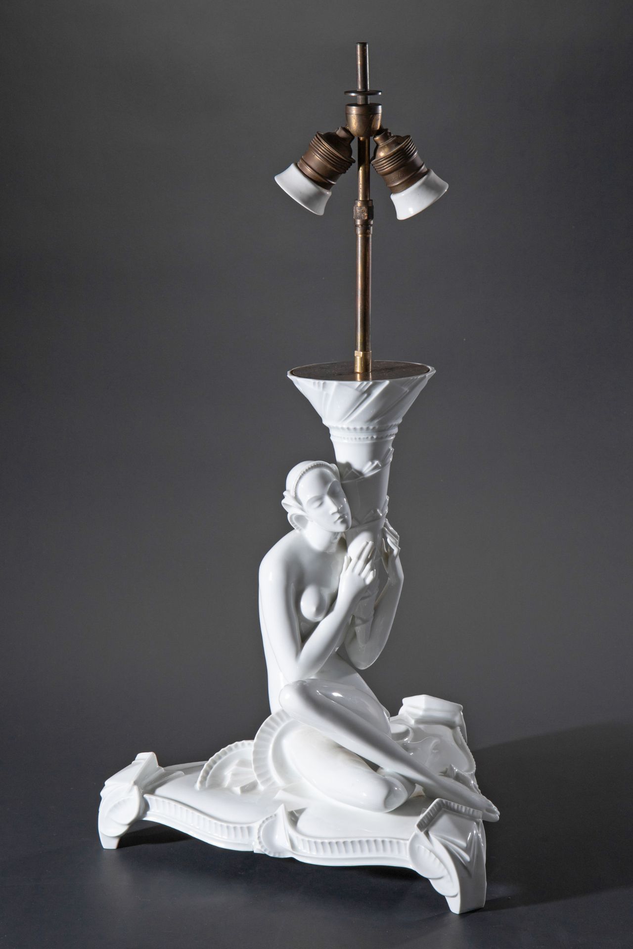 Gerhard Schliepstein, Rosenthal, Table lamp with a seated woman - Image 2 of 7
