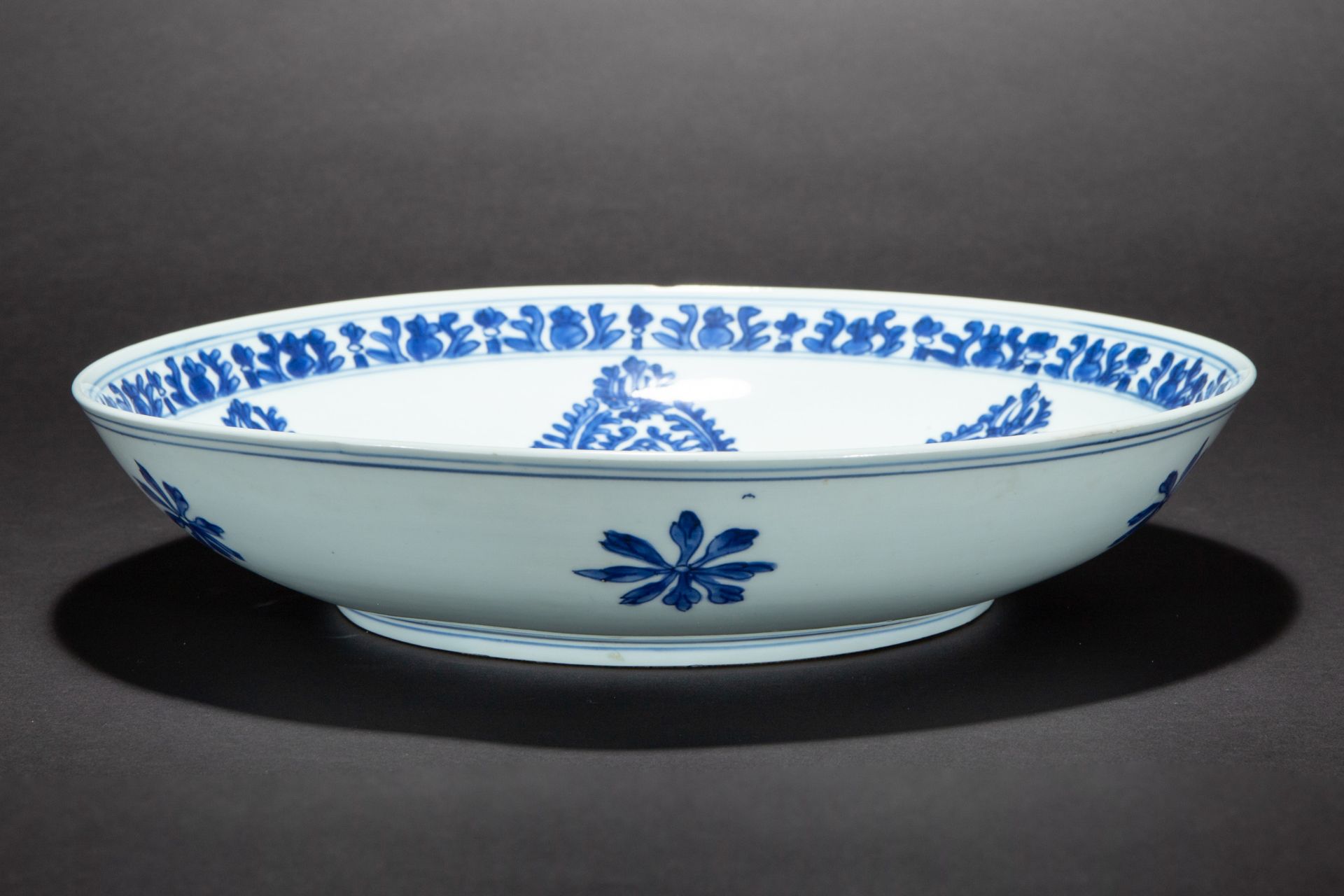 Large Kangxi plate for the Islamic market, porcelain - Image 3 of 6