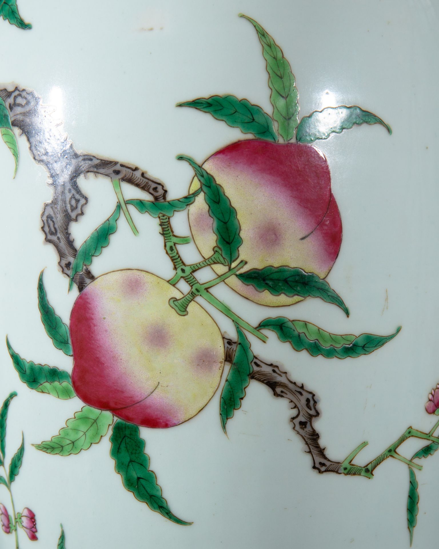 Large Famille Rose Vase with Nine Peaches and Lingzhi Mushrooms - Image 7 of 10