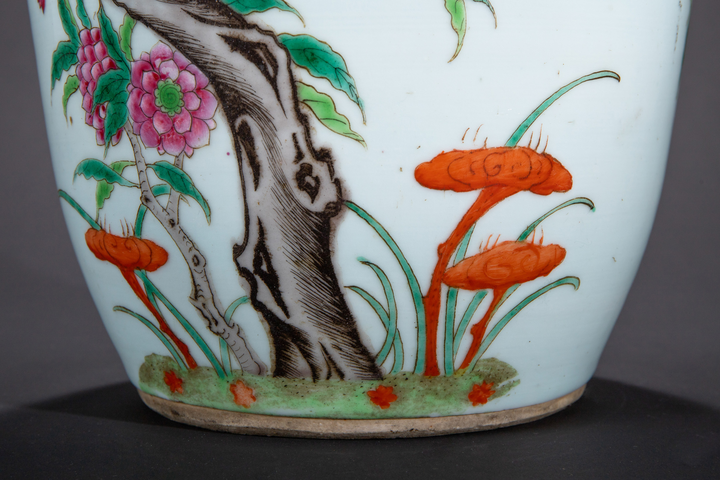 Famille Rose Vase with nine peaches and Lingzhi mushrooms - Image 3 of 10